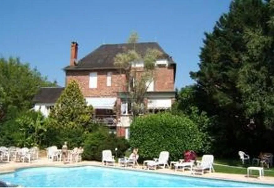 Swimming pool in LogisHotels Le Relais du Quercy