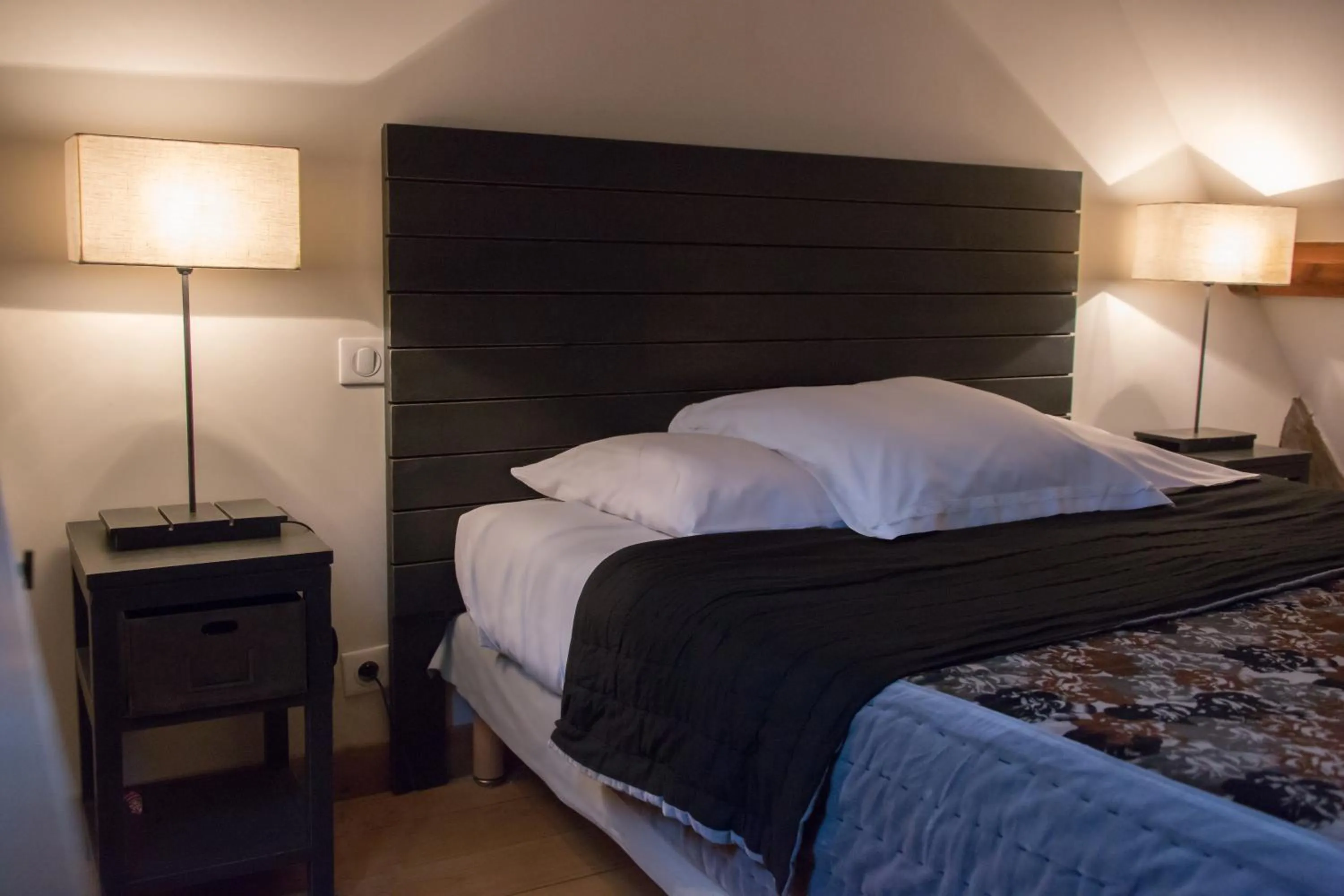 Photo of the whole room, Bed in LogisHotels Le Relais du Quercy