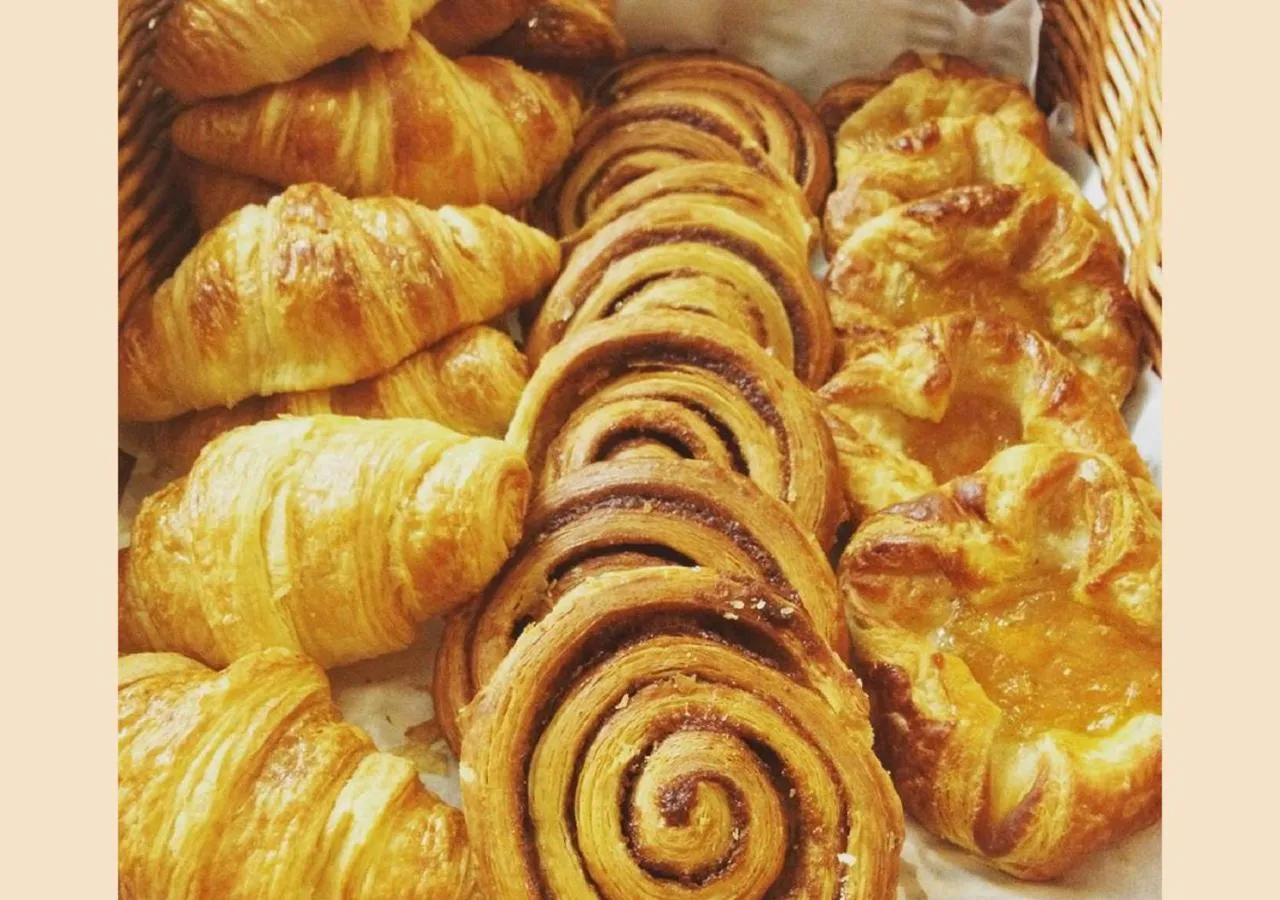 Continental breakfast in Arlington Hotel O'Connell Bridge