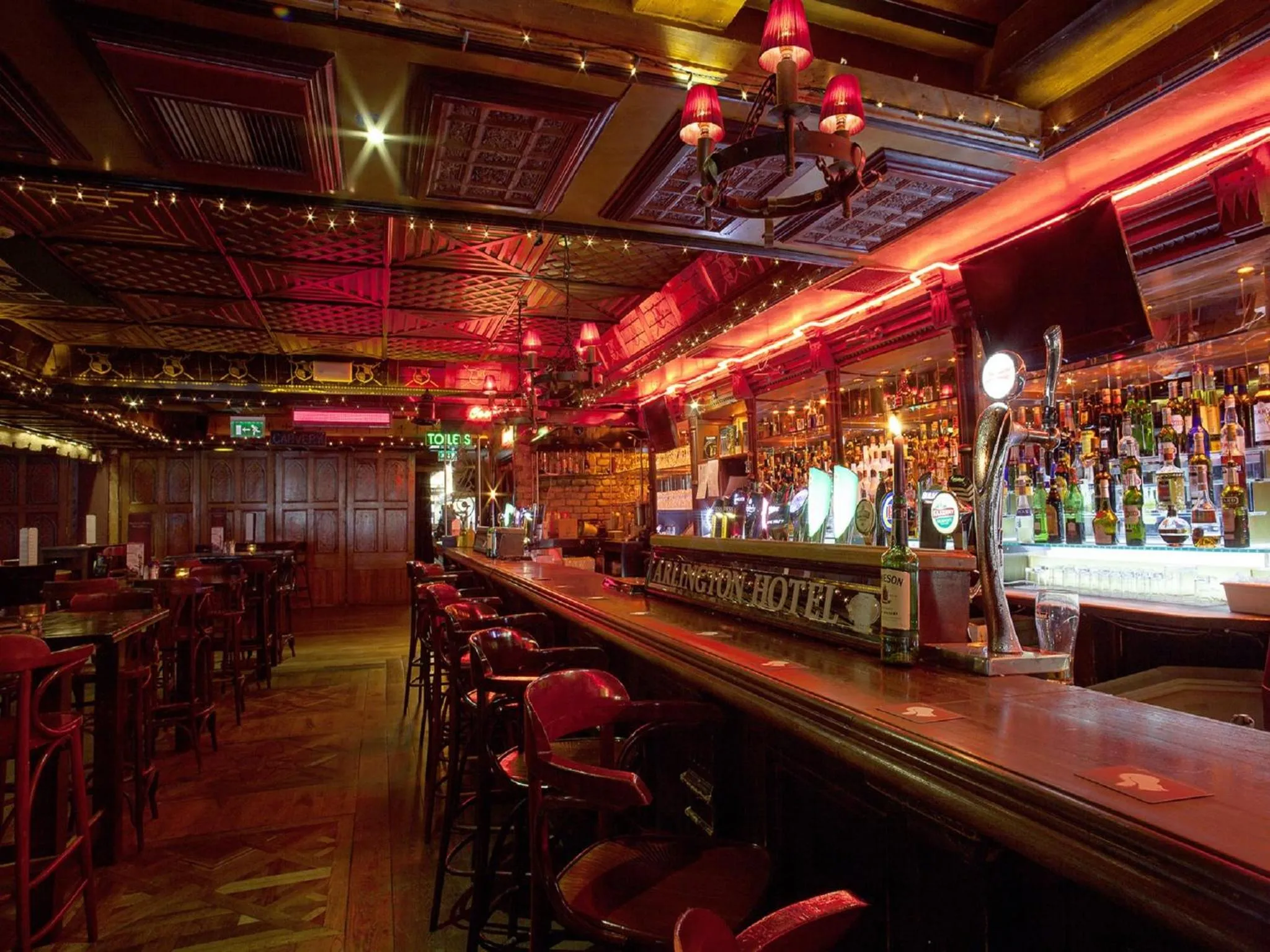 Food and drinks in Arlington Hotel O'Connell Bridge