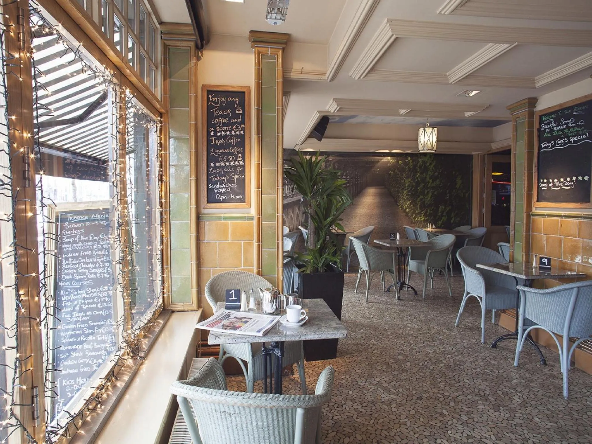 Lounge or bar in Arlington Hotel O'Connell Bridge