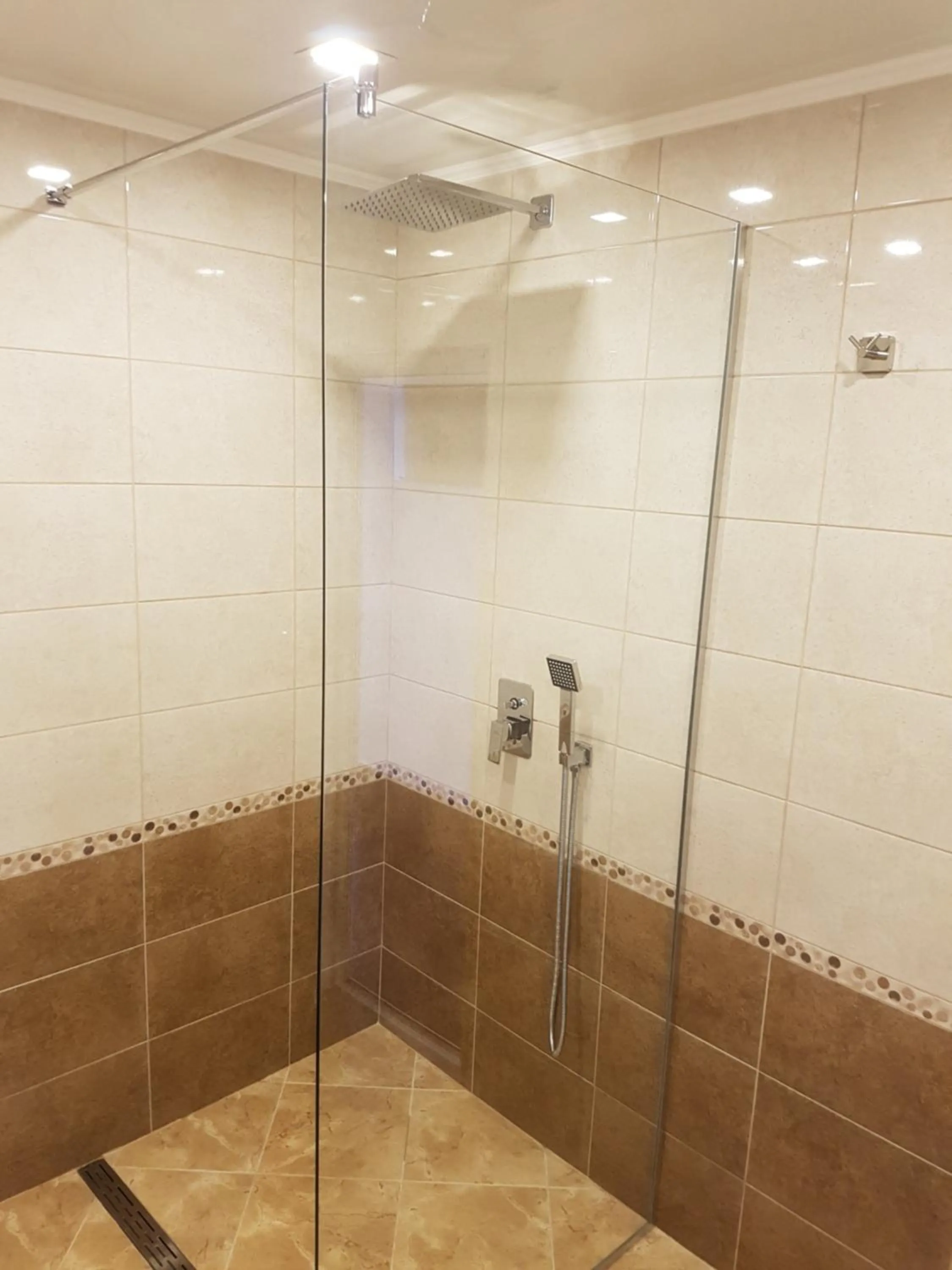 Shower in Family Hotel Alfa Vita