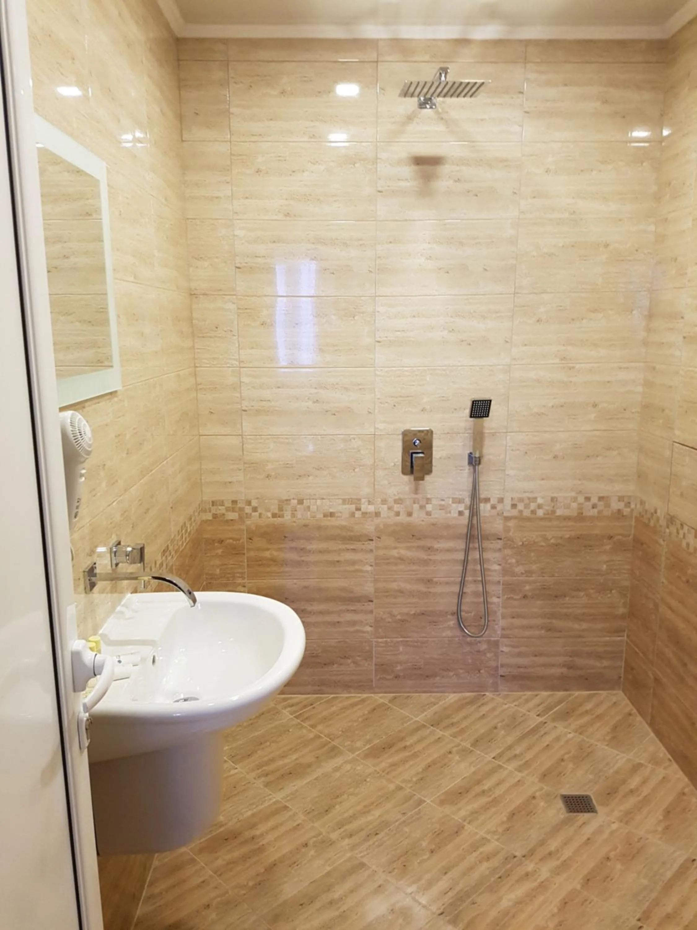 Shower in Family Hotel Alfa Vita