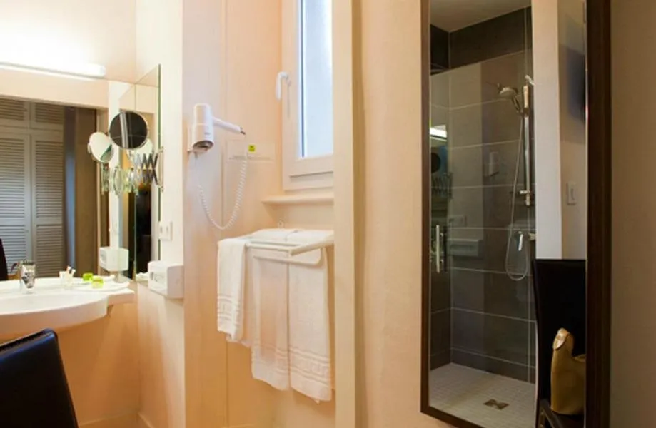 Bathroom in Logis Le Relais Saint Jacques