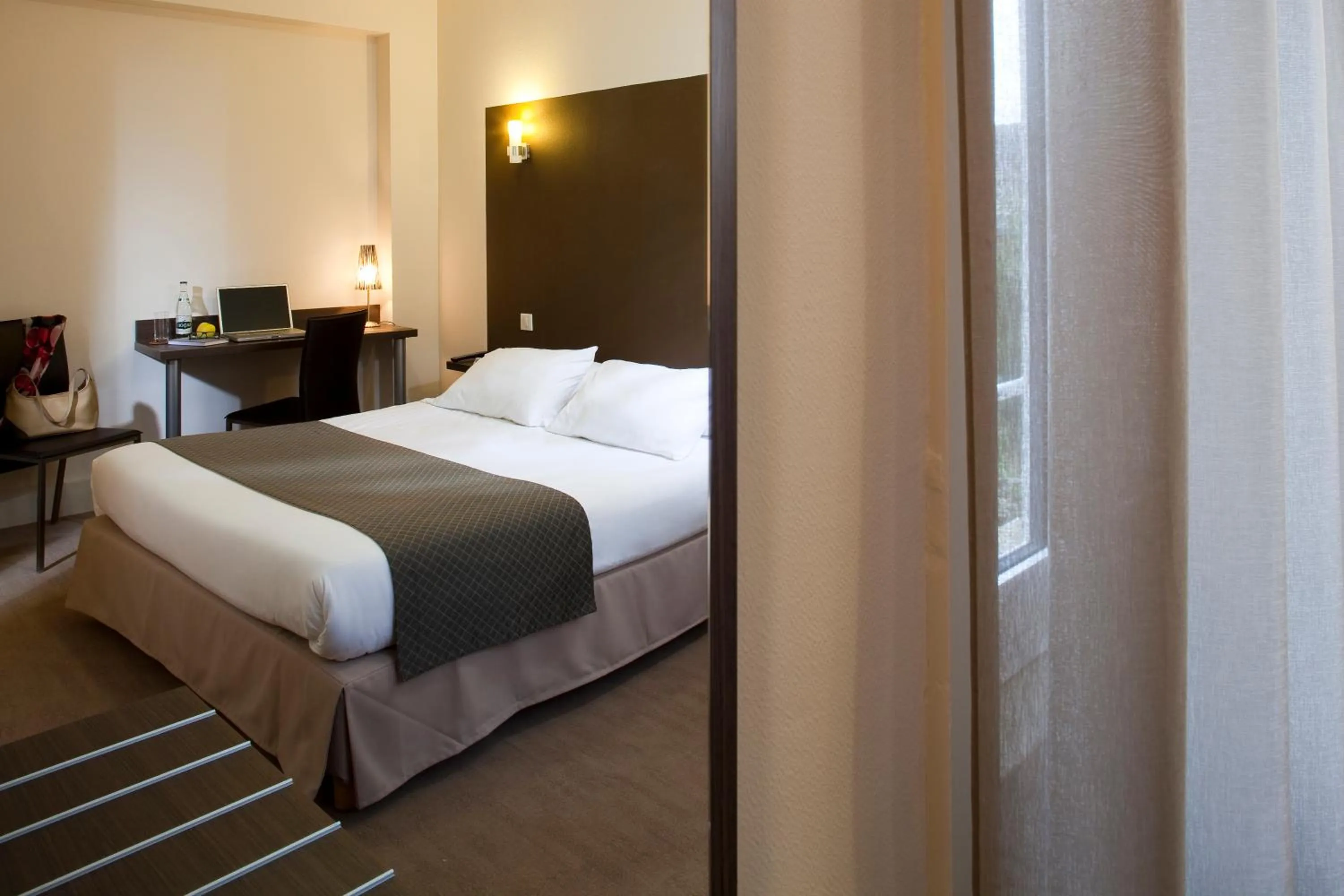 Photo of the whole room, Bed in Logis Le Relais Saint Jacques