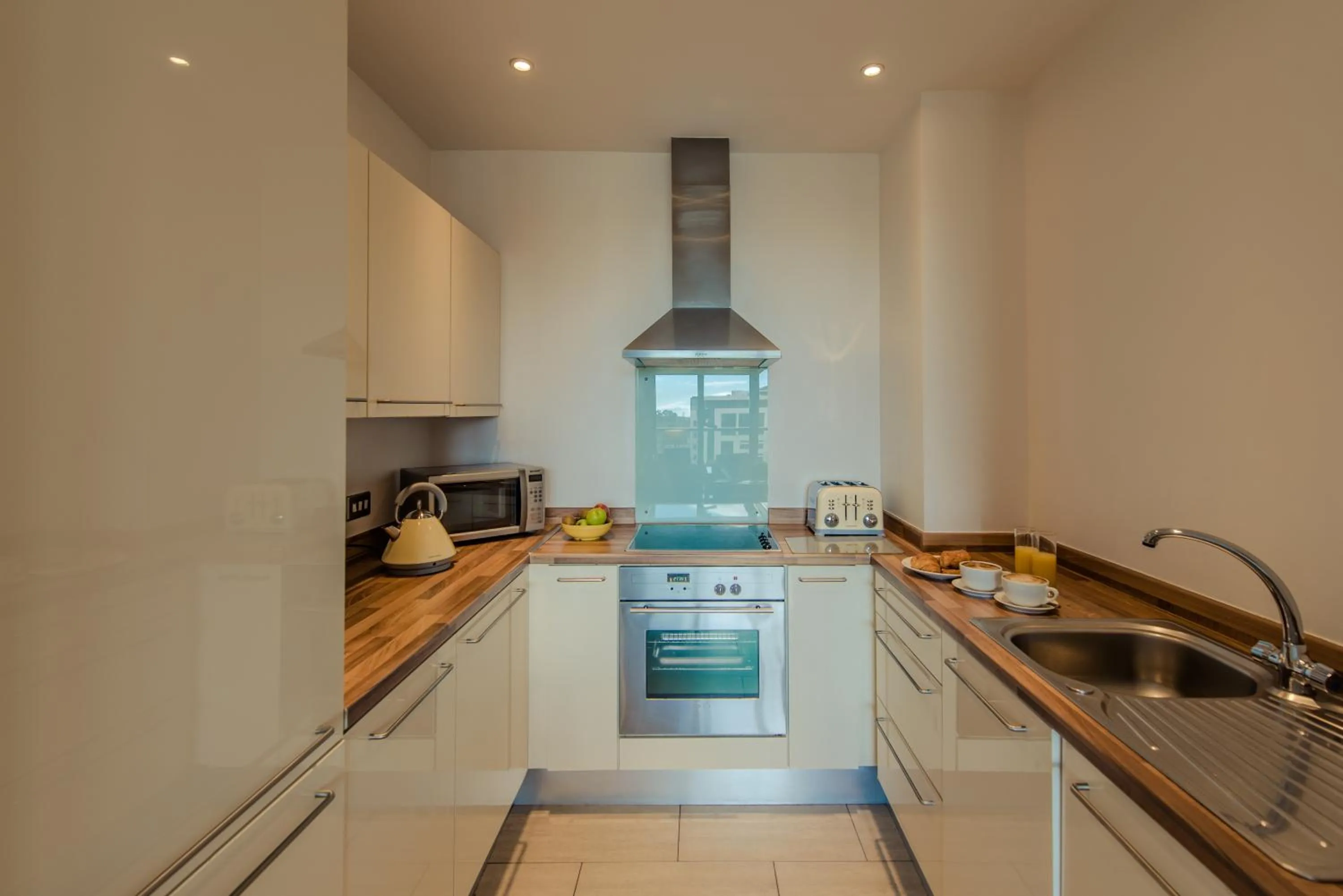 Kitchen or kitchenette in PREMIER SUITES Dublin, Sandyford