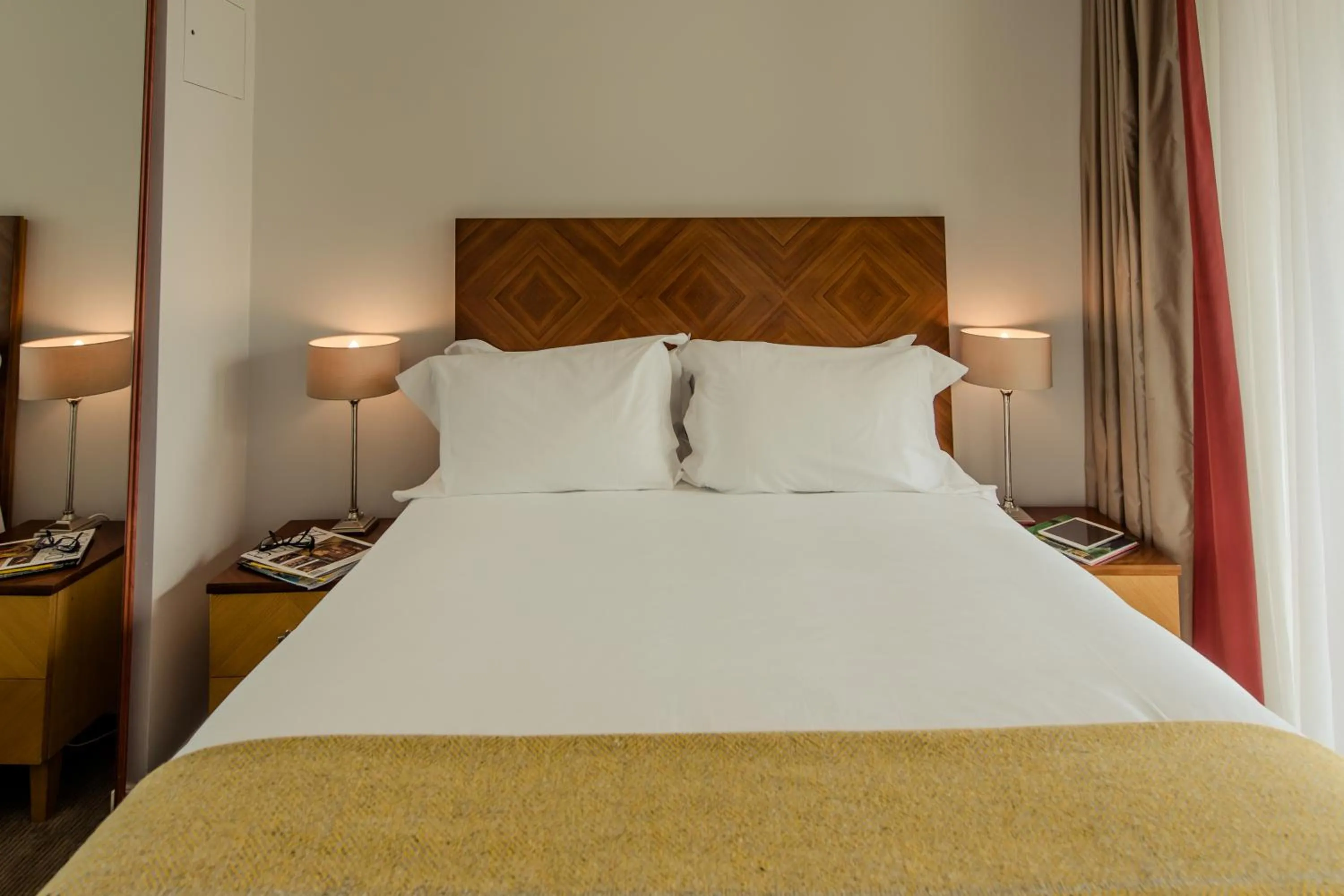 Bedroom, Bed in PREMIER SUITES Dublin, Sandyford