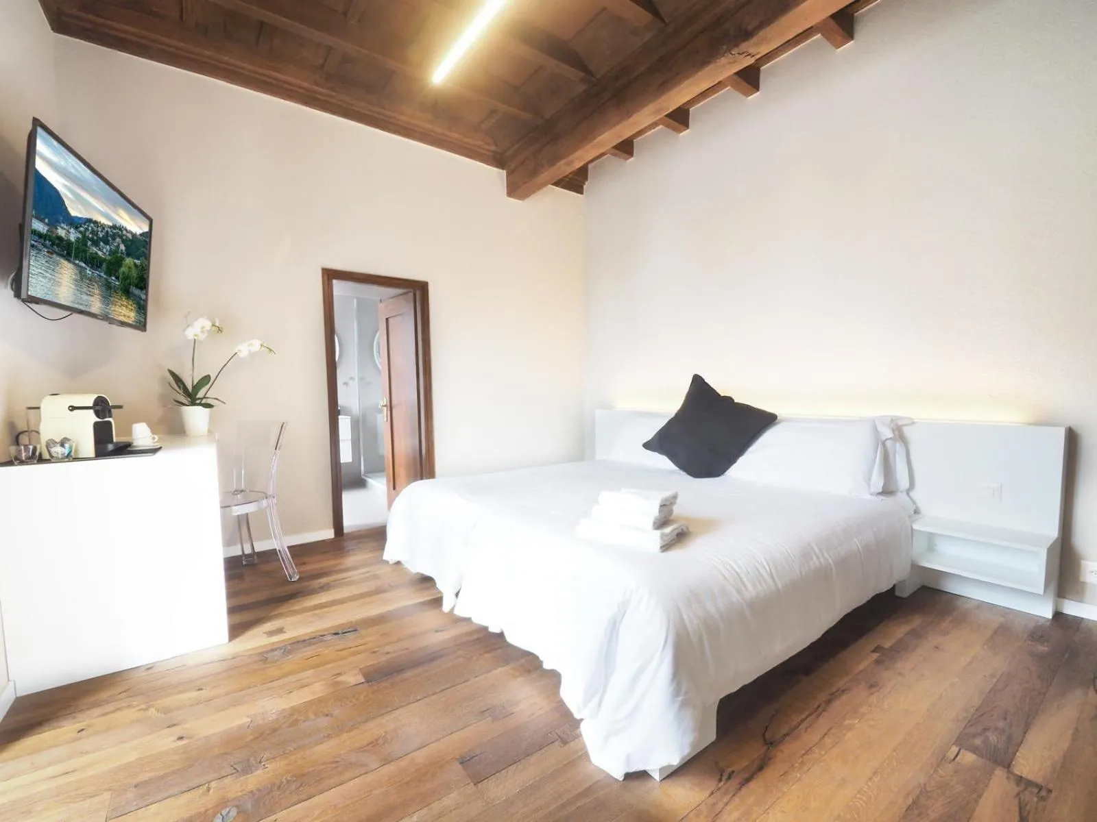 Photo of the whole room, Bed in Garni degli Angioli