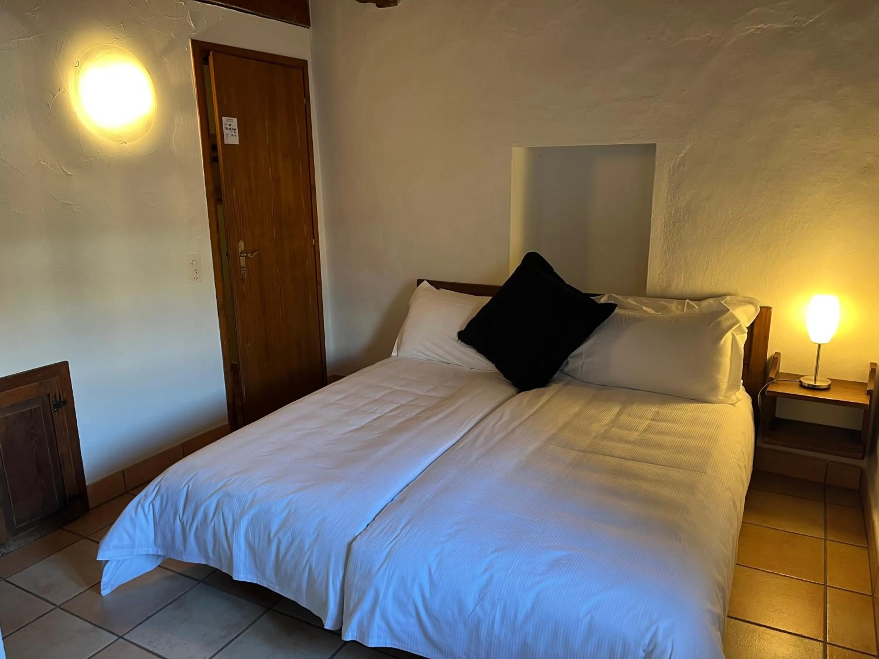 Photo of the whole room, Bed in Garni degli Angioli