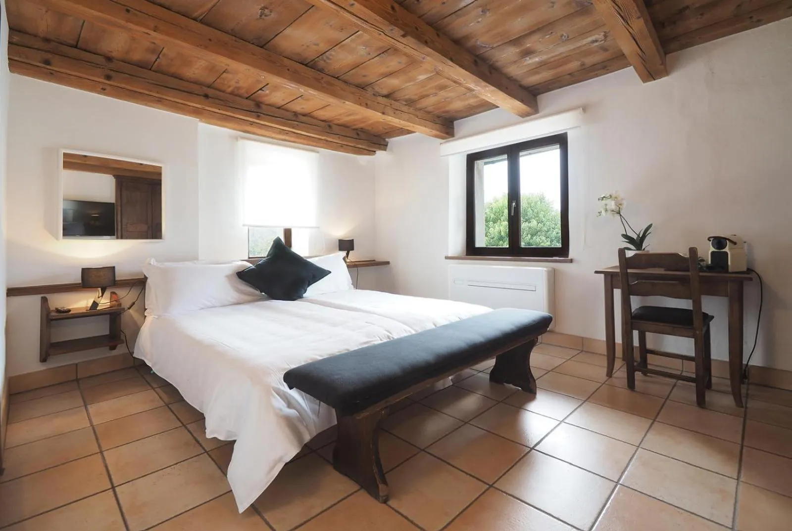 Photo of the whole room, Bed in Garni degli Angioli