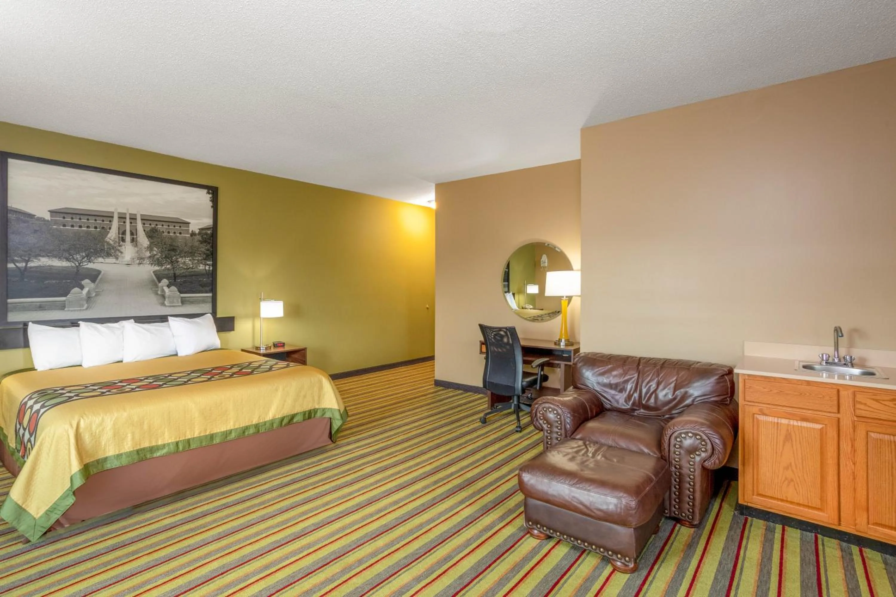 Photo of the whole room, Bed in Super 8 by Wyndham Goshen