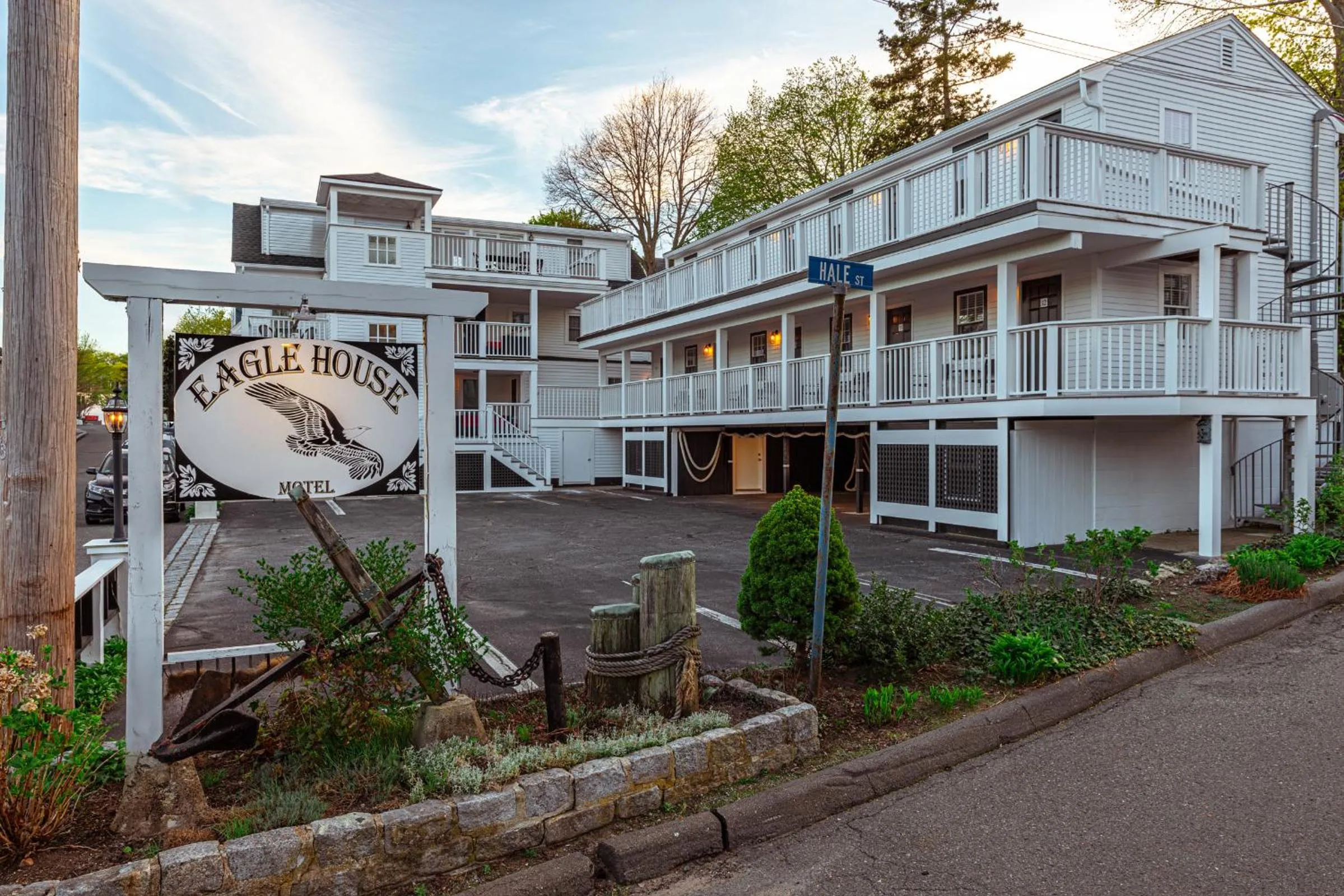 Eagle House Motel