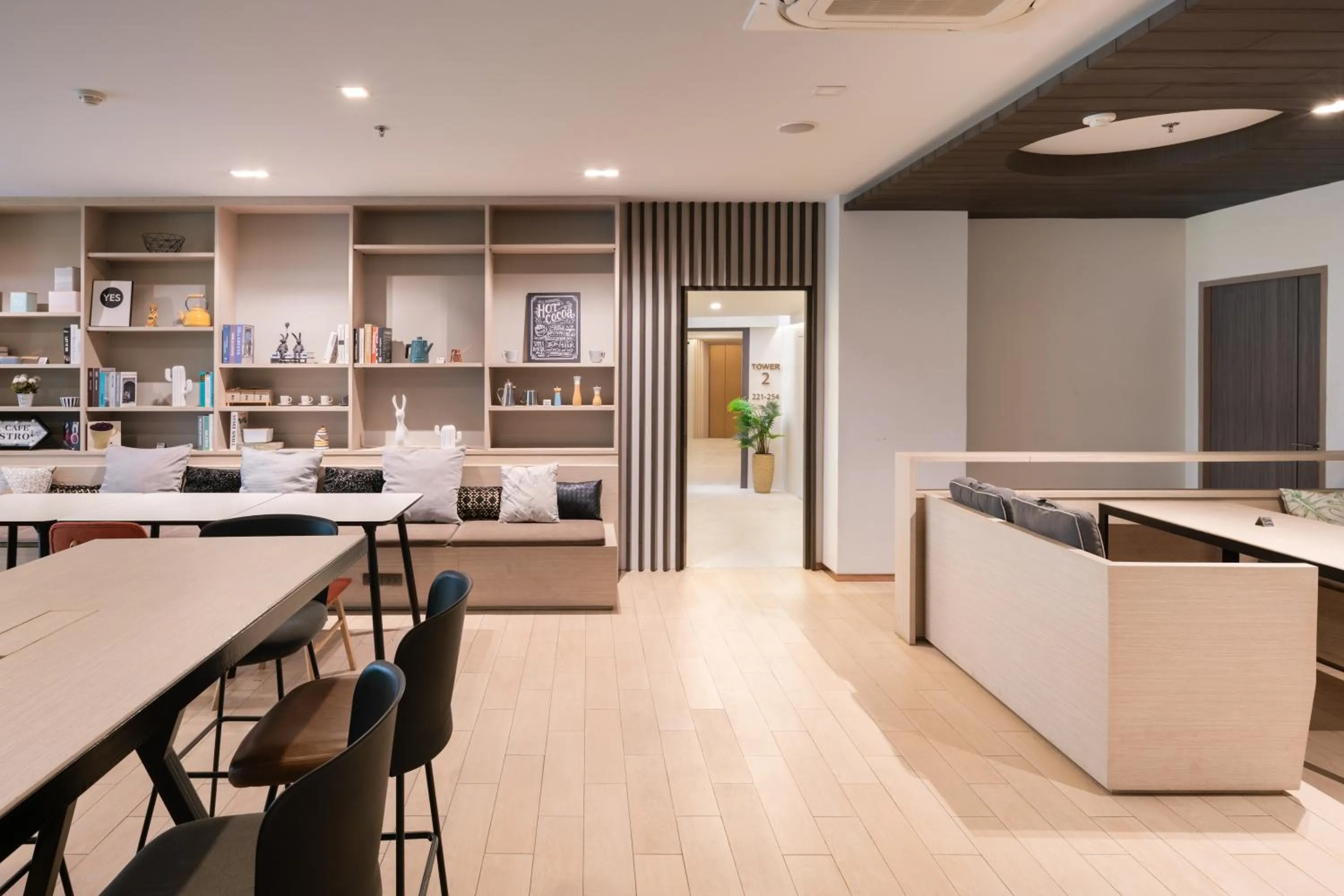 Restaurant/places to eat in Samyan Serene Hotel