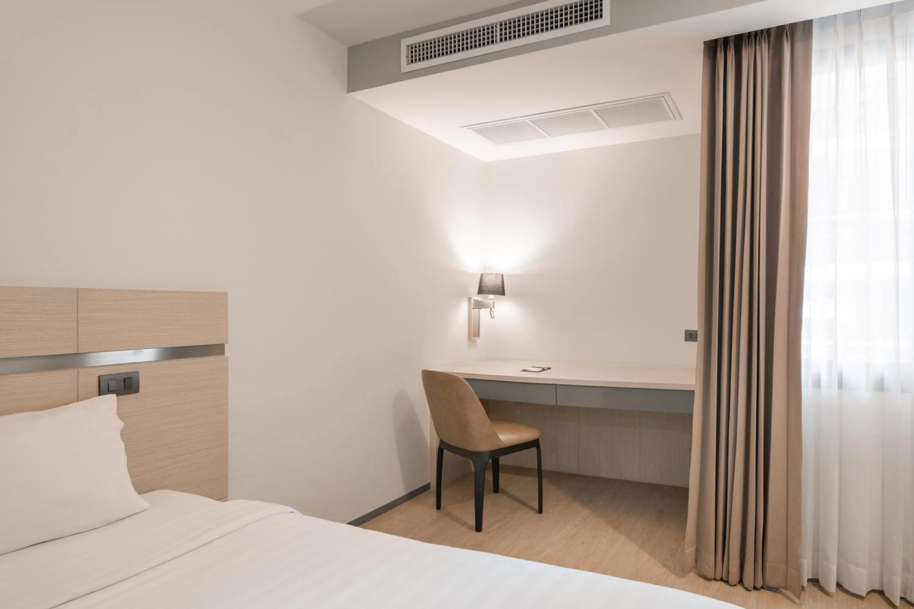 hair dresser, Bed in Samyan Serene Hotel