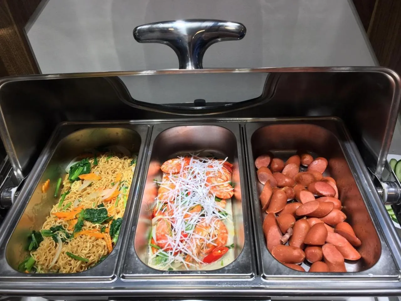 Food and drinks in DLmos Hanoi Hotel