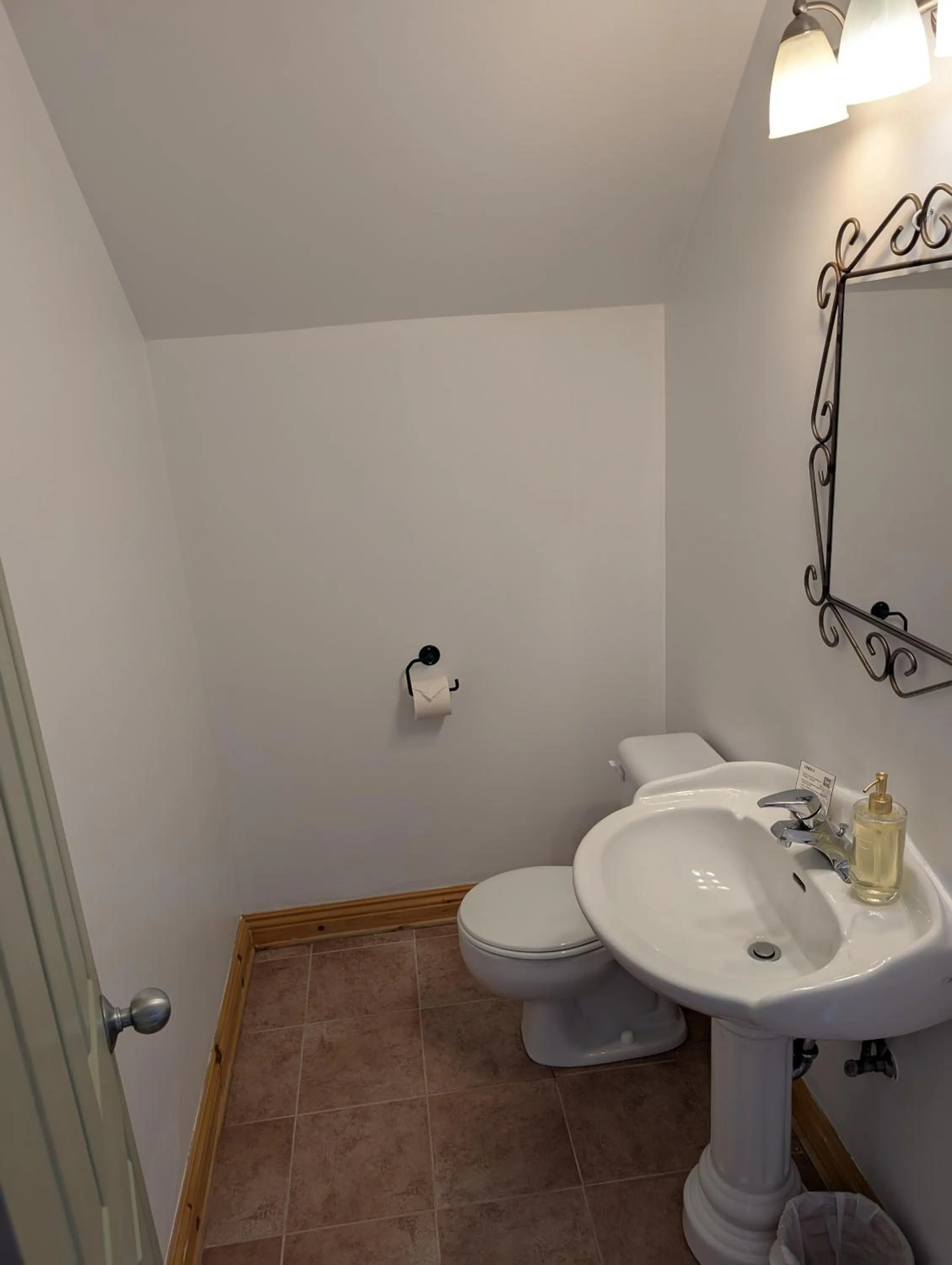 Toilet in Aux petits oiseaux