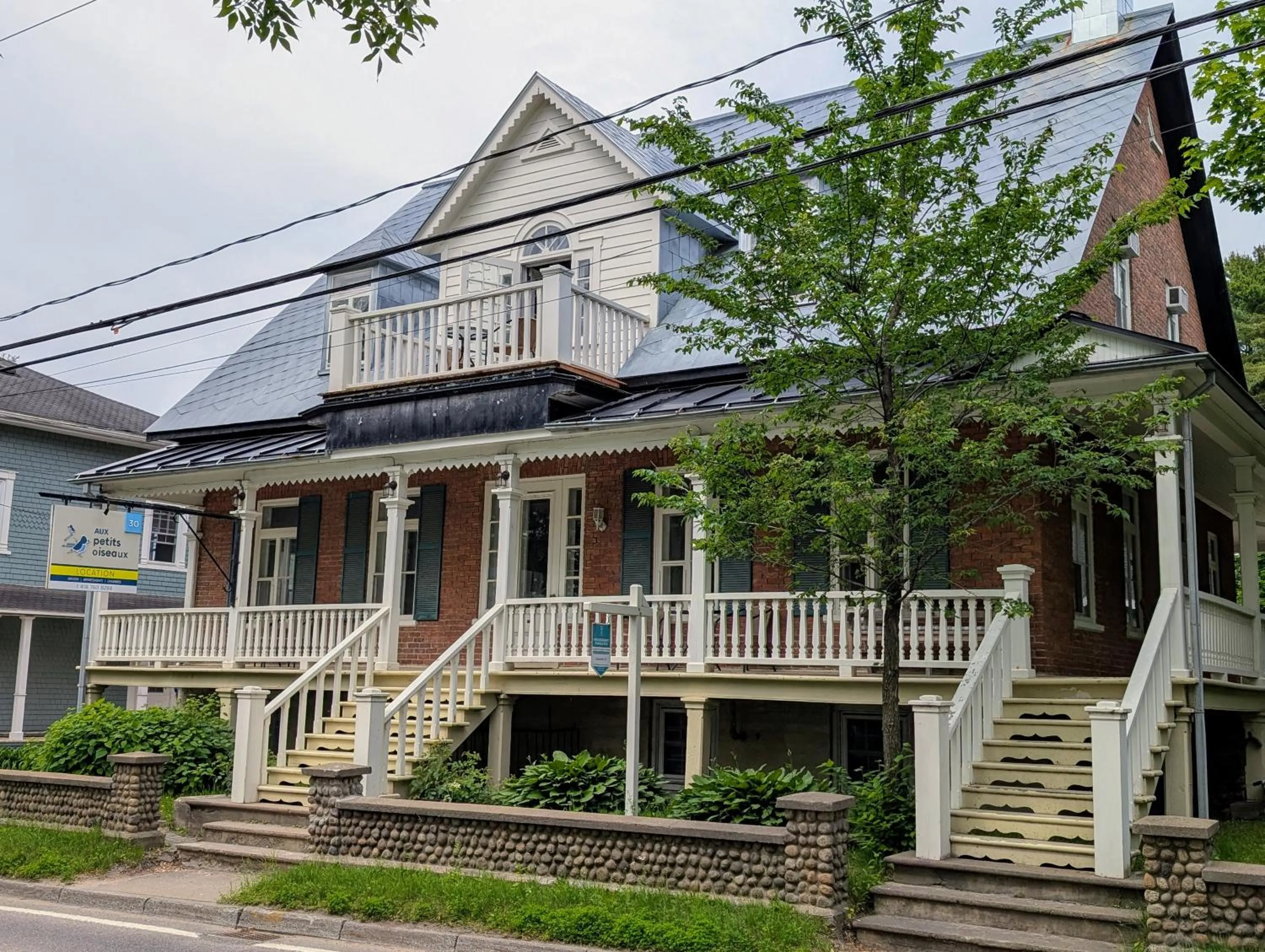 Property building in Aux petits oiseaux
