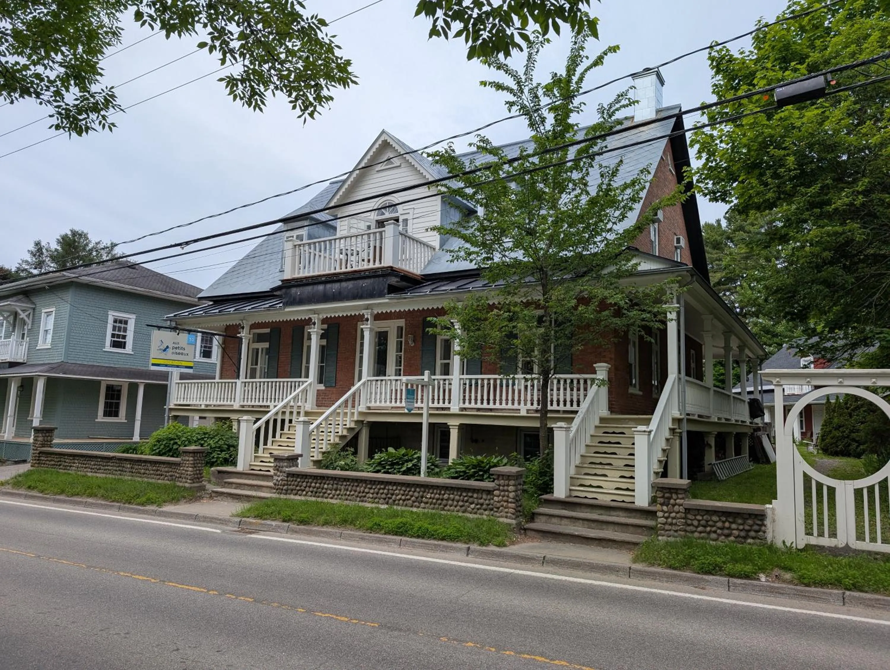 Property building in Aux petits oiseaux