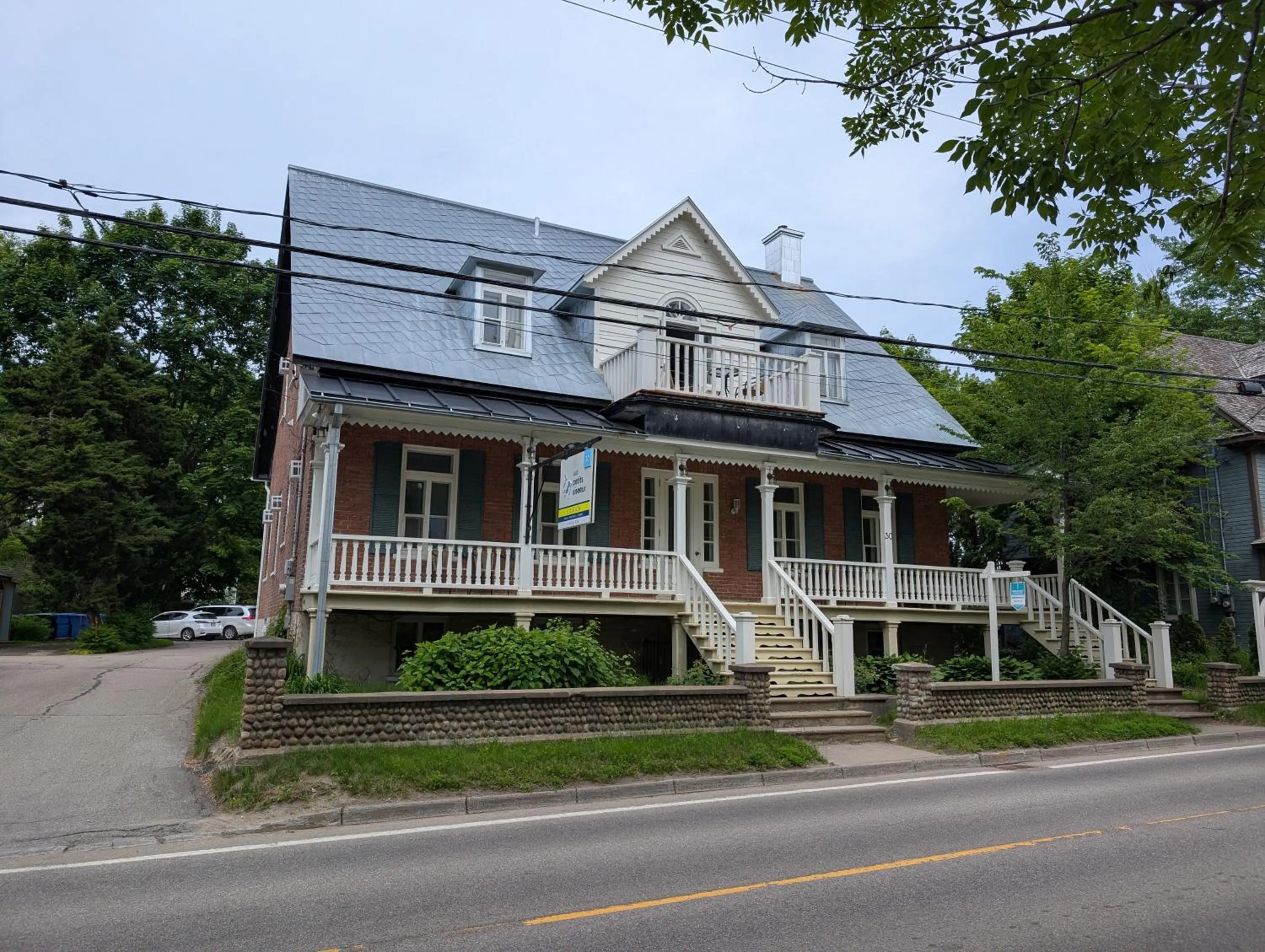 Property building in Aux petits oiseaux