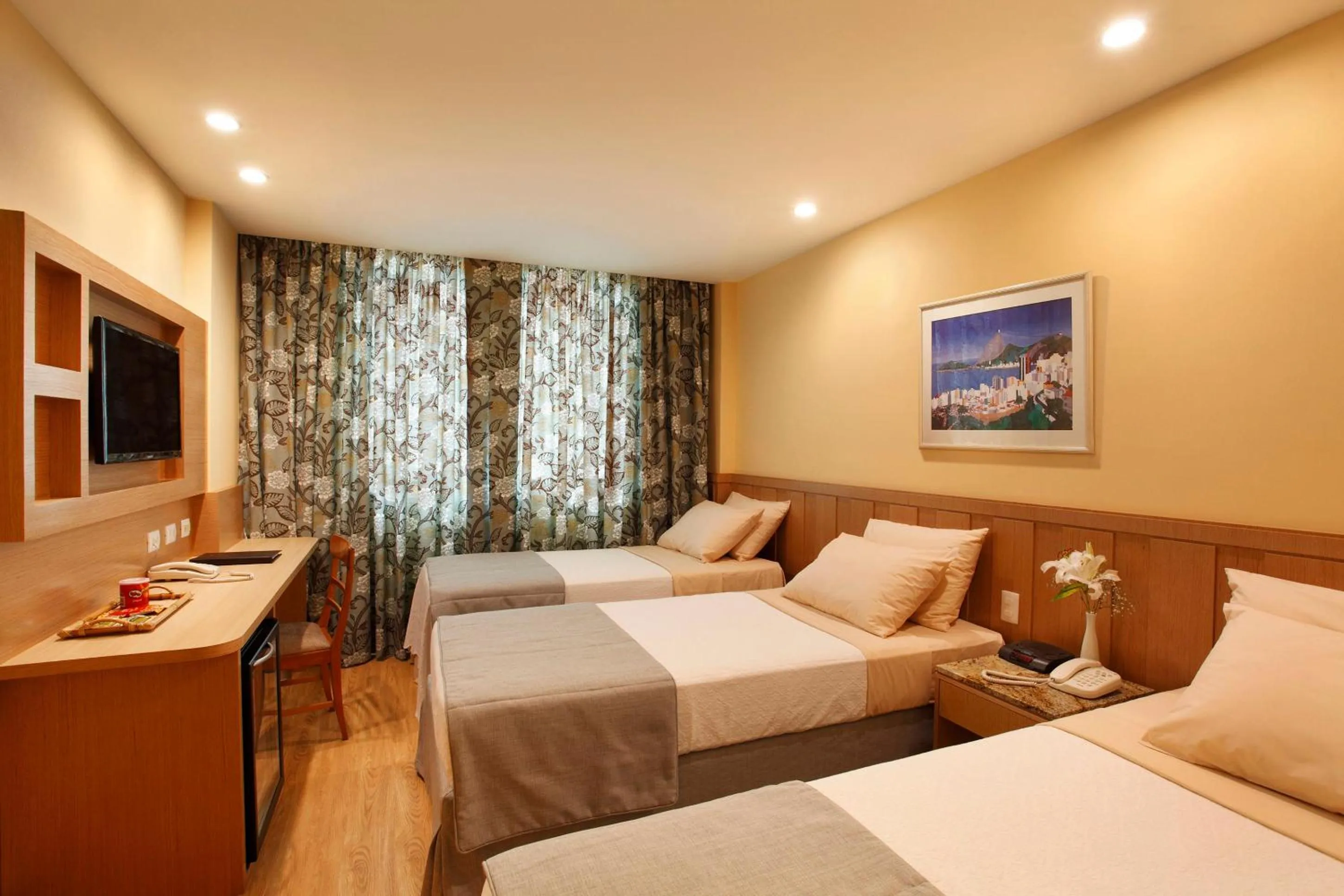 Photo of the whole room, Bed in Windsor Copa Hotel