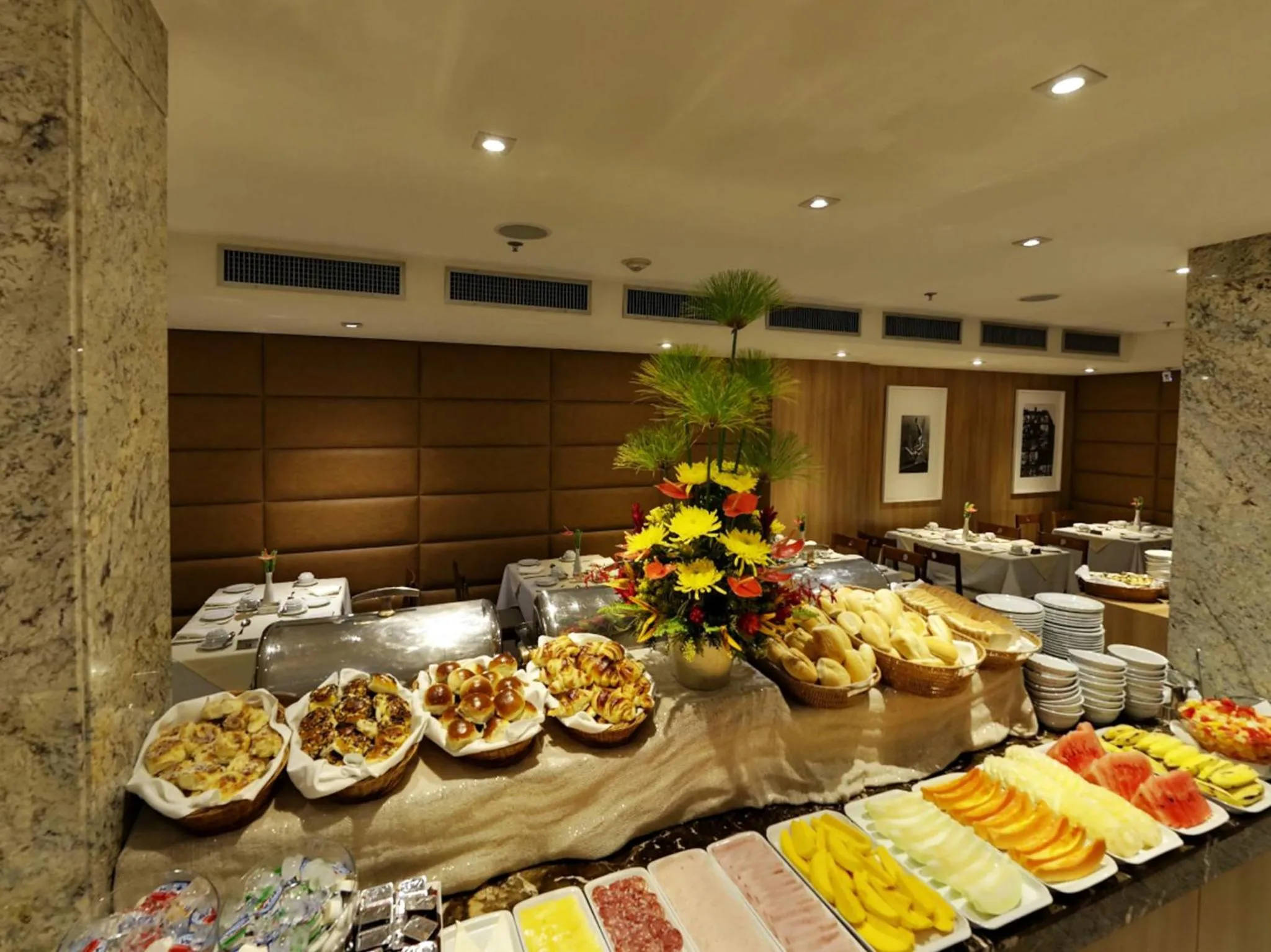 Restaurant/places to eat in Windsor Copa Hotel