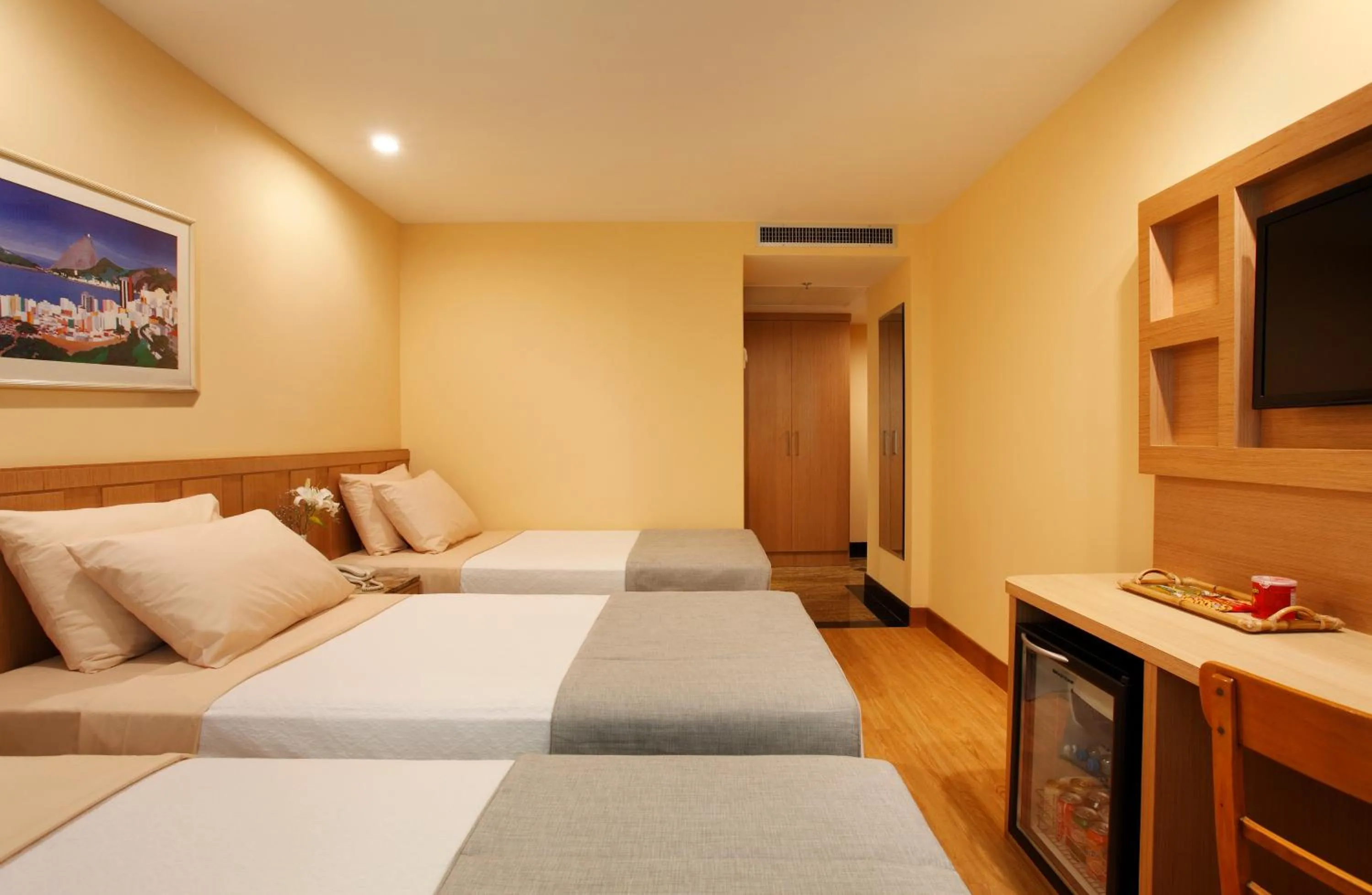 Photo of the whole room, Bed in Windsor Copa Hotel