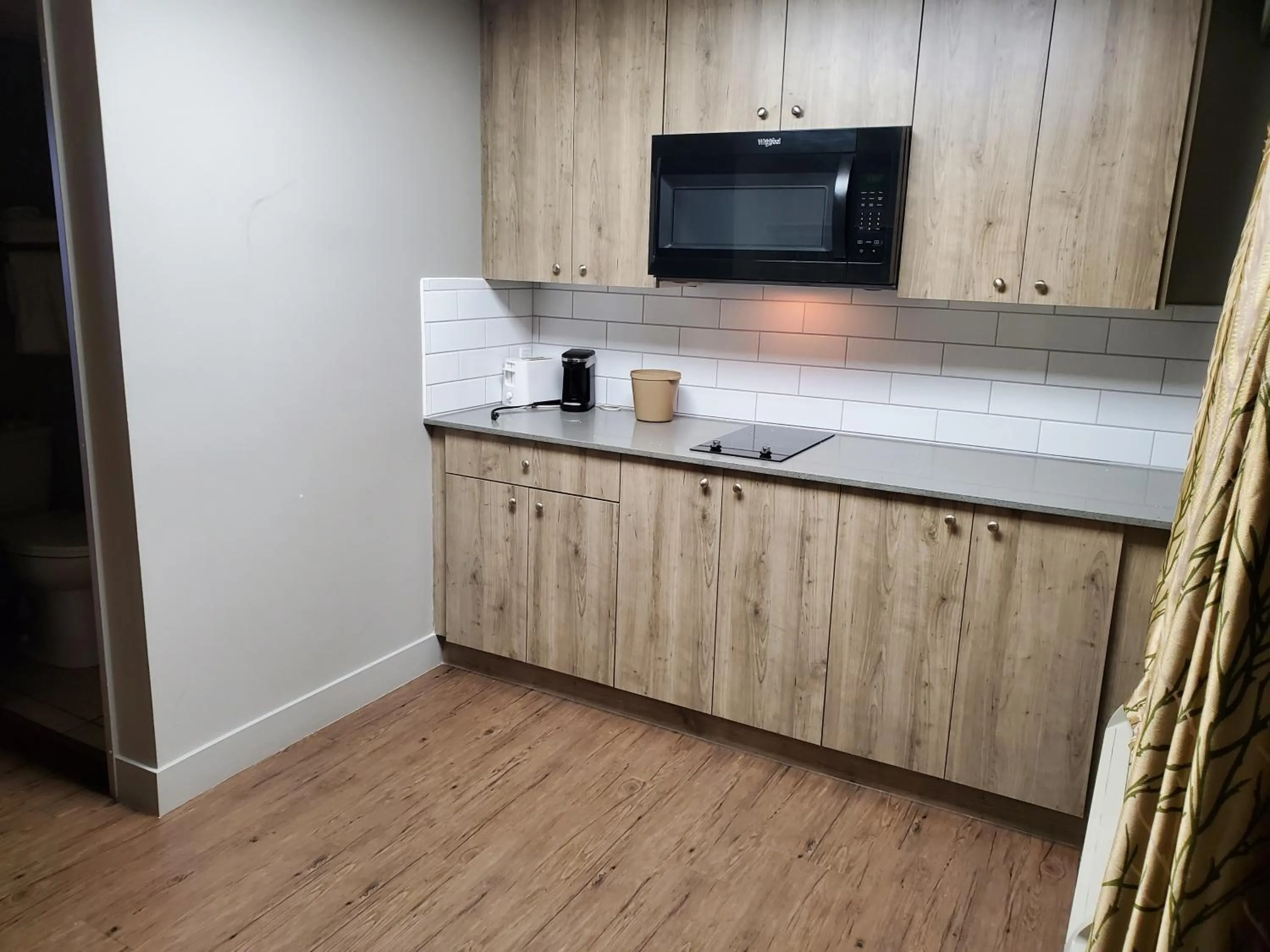 Kitchen or kitchenette in Ramada by Wyndham Medicine Hat