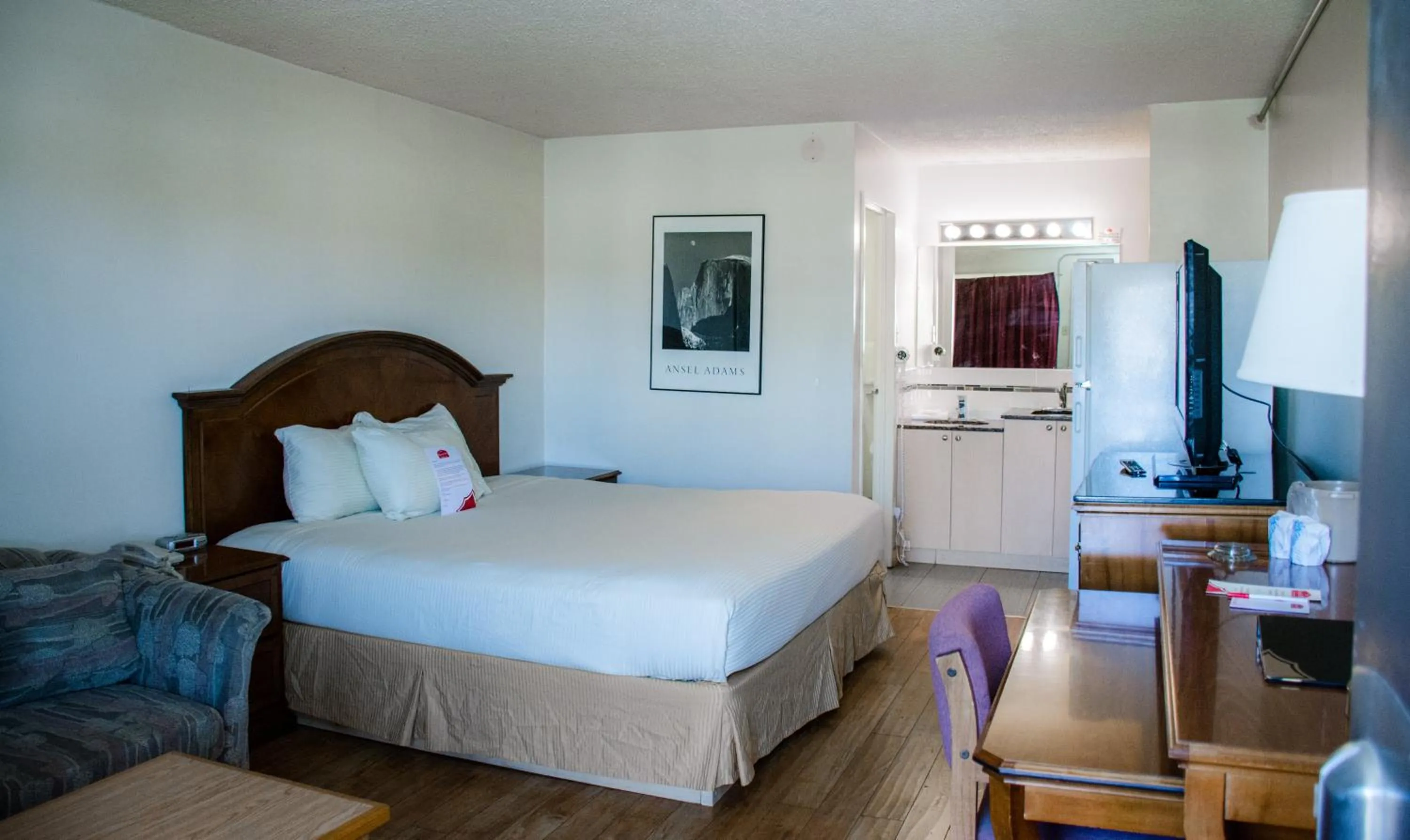 Photo of the whole room, Bed in Ramada by Wyndham Medicine Hat