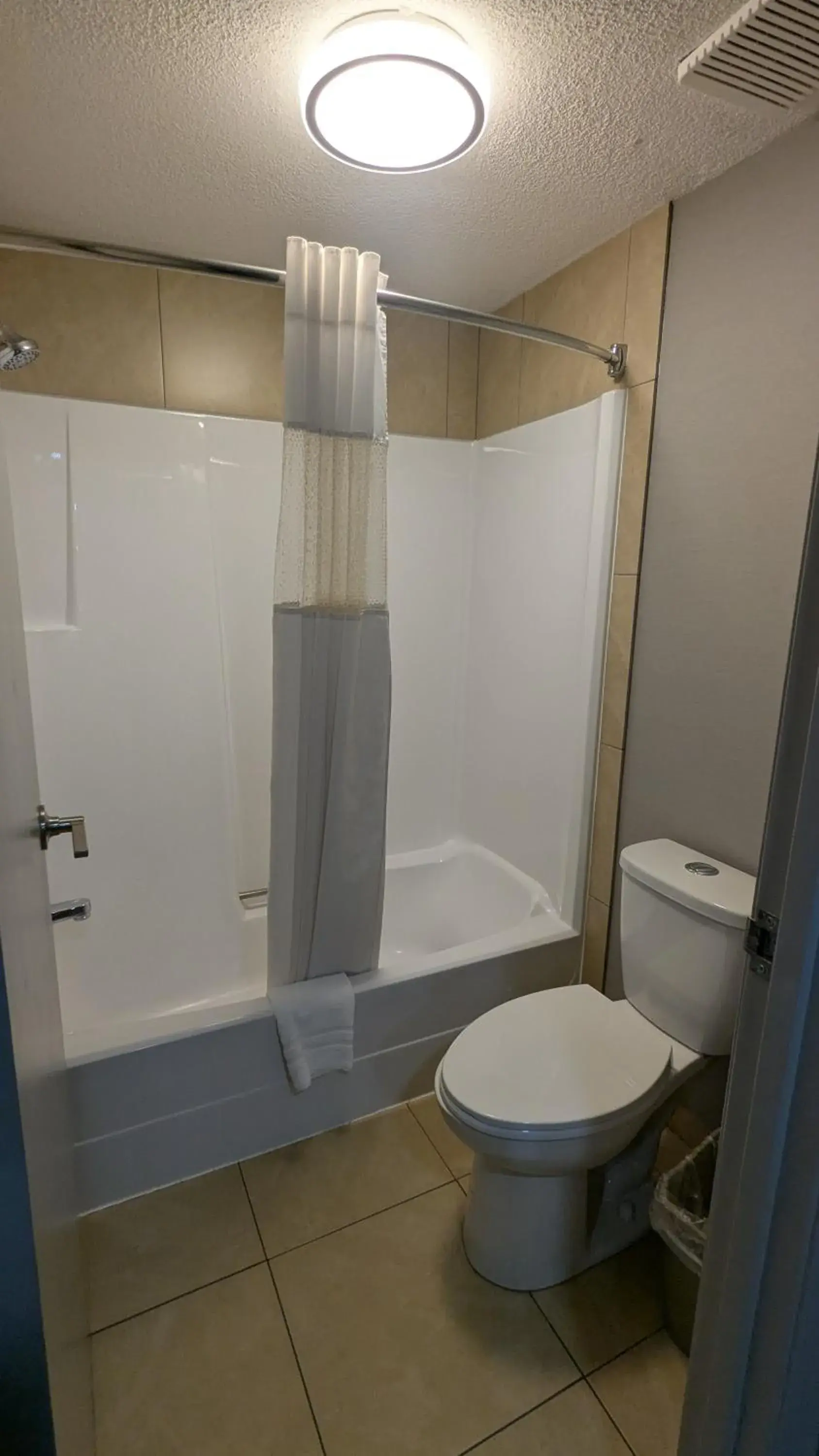 Queen Room - Non-Smoking in Ramada by Wyndham Medicine Hat Queen Room - Non-Smoking in Ramada by Wyndham Medicine Hat