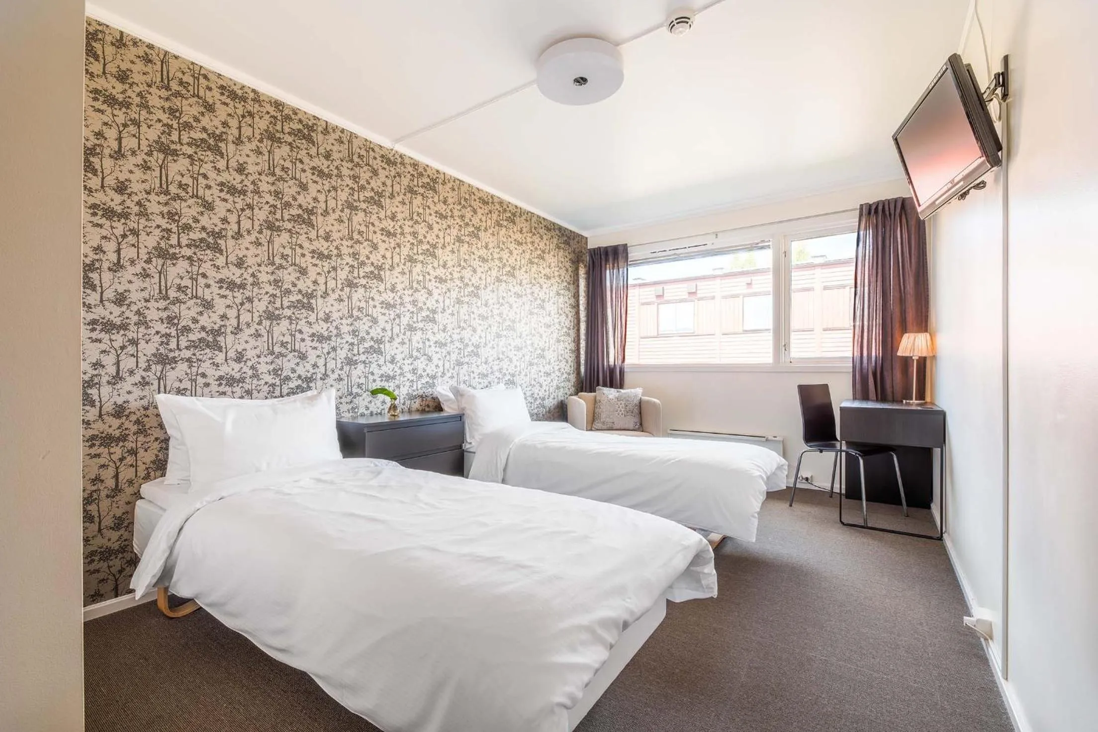 Shower, Bed in Slobrua Gjestegård