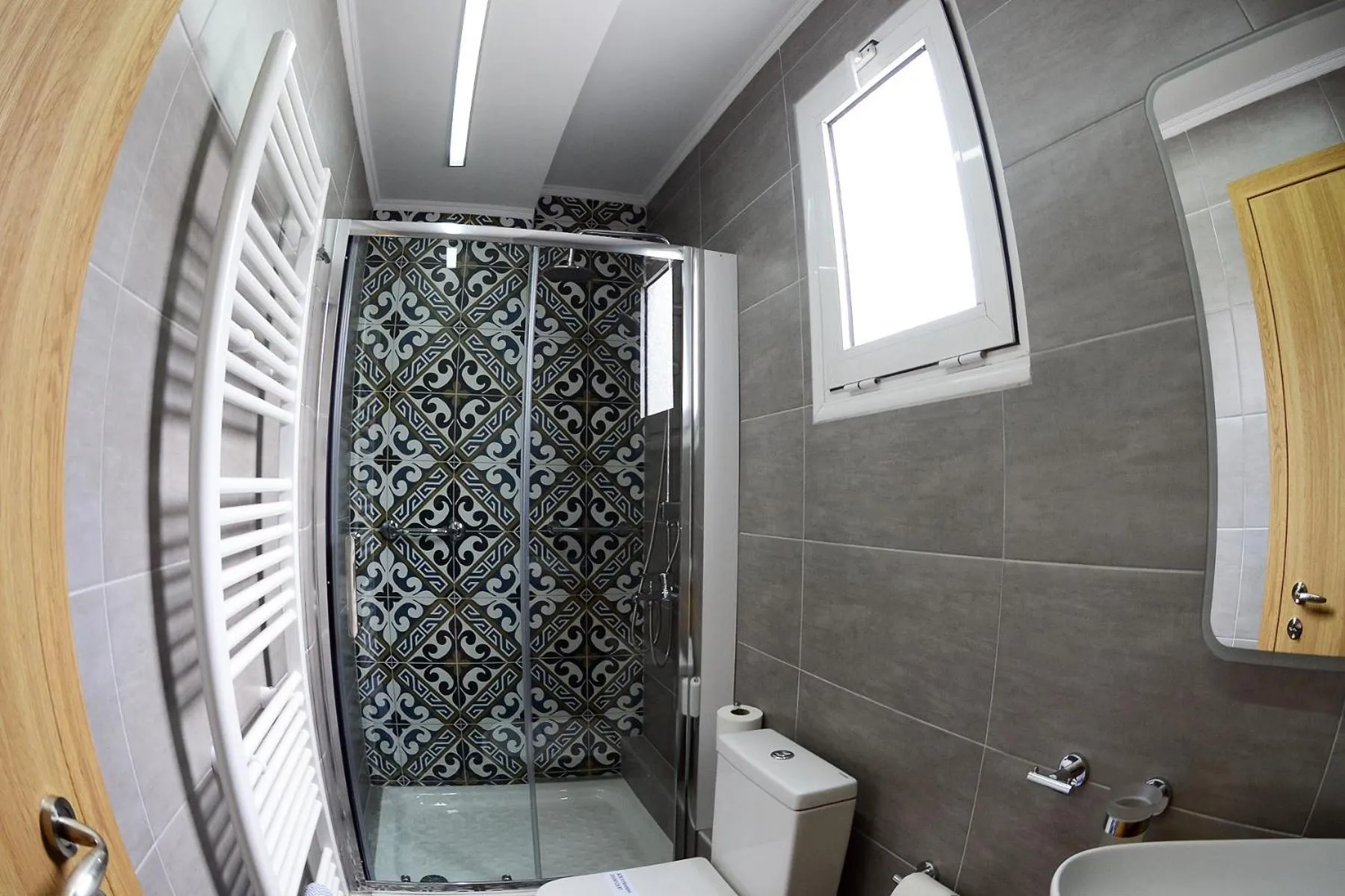 Shower in Alexandros