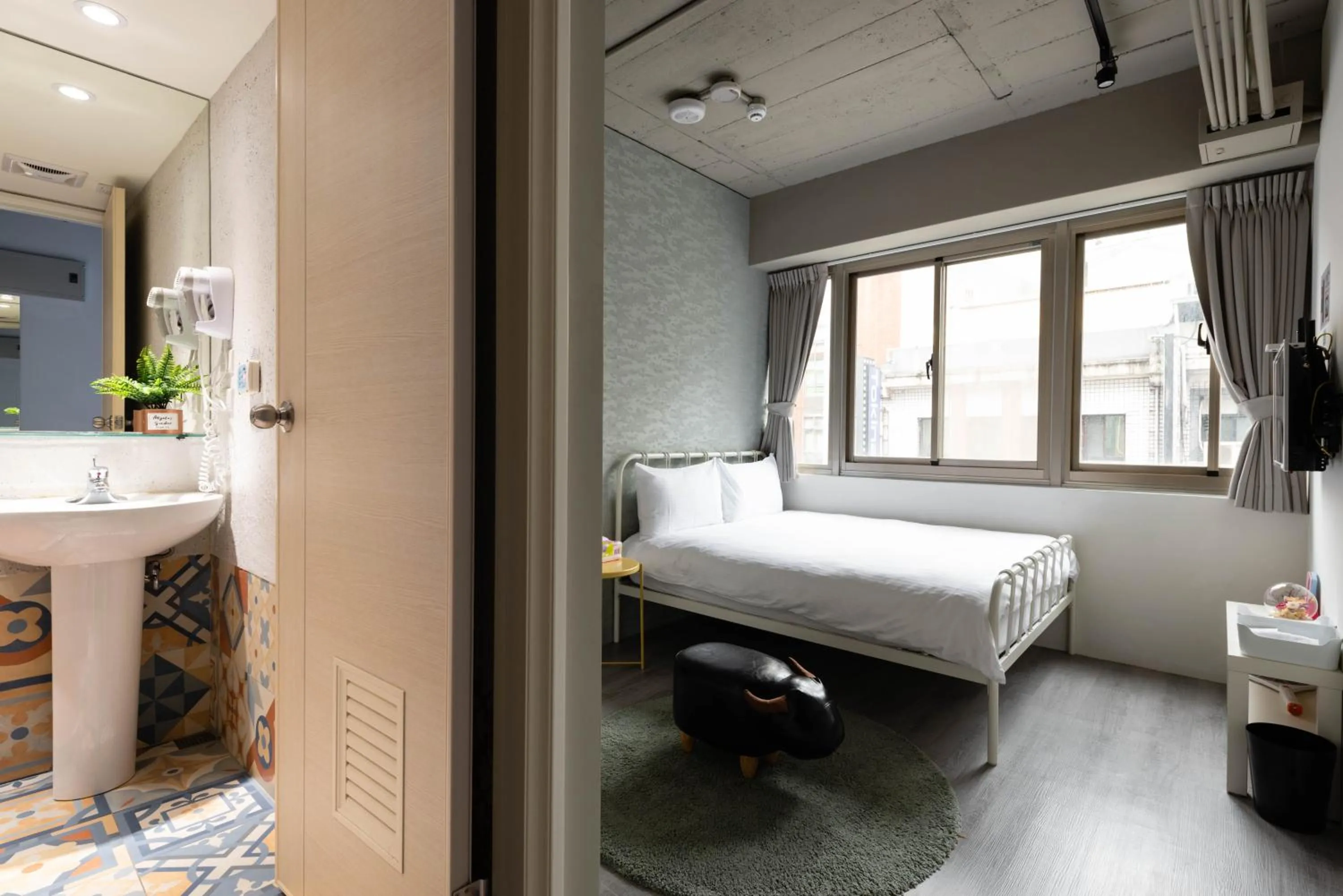 Bathroom, Bed in 109台北旅館-台北109青旅 109 Taipei Hotel - Taipei 109 Hostel