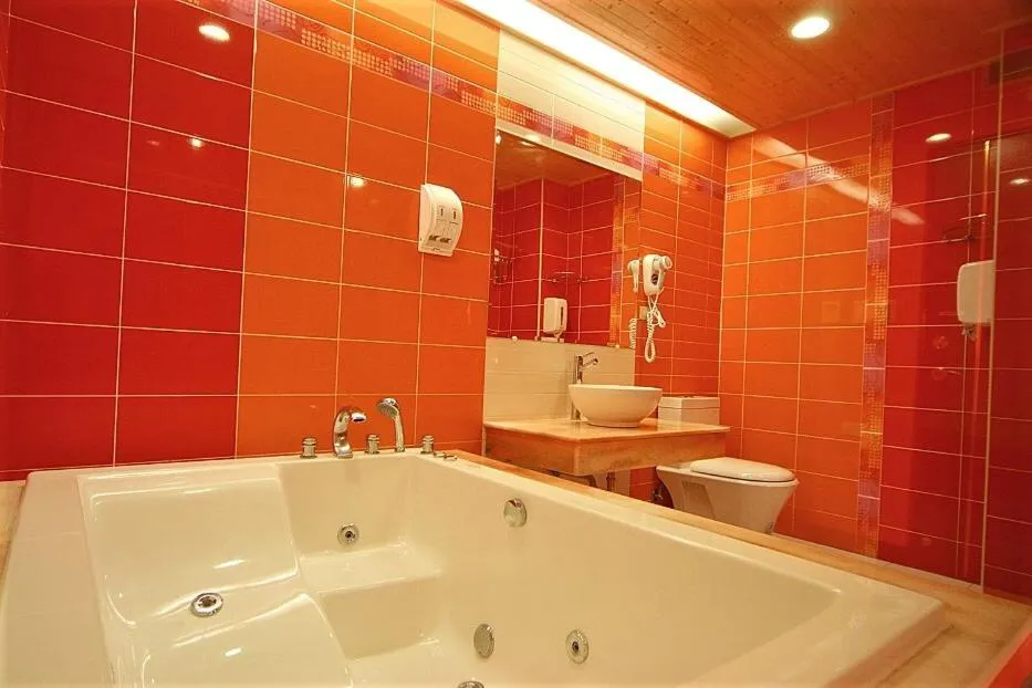 Bathroom in Tranquil Sea Hotel