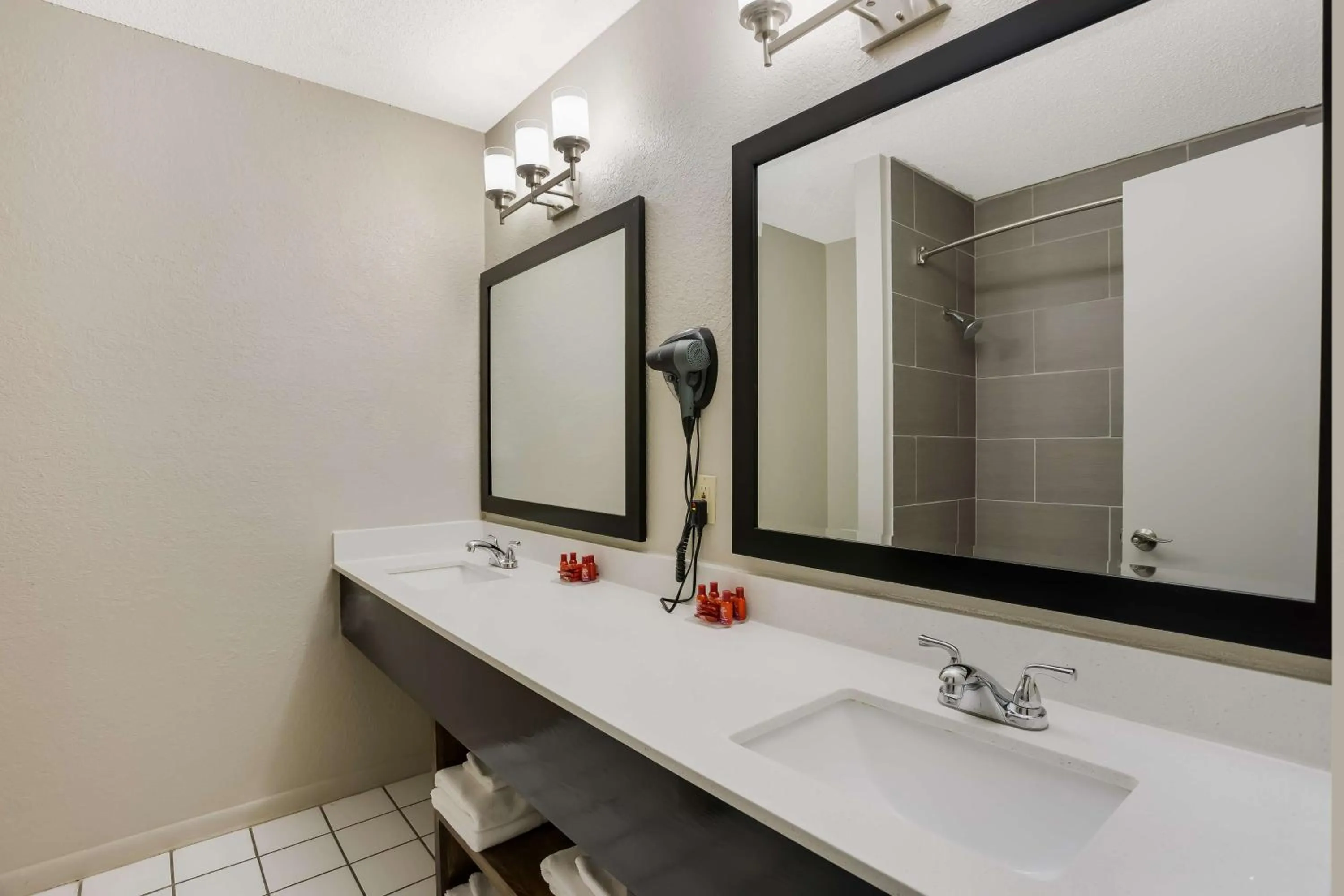 Bathroom in SureStay Hotel by Best Western Higginsville