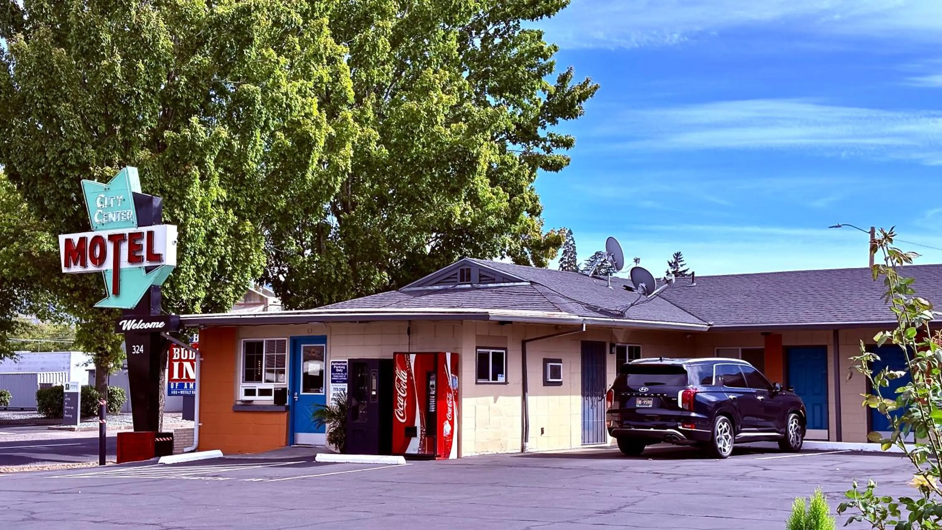 Property building in City Center Motel - Downtown Medford