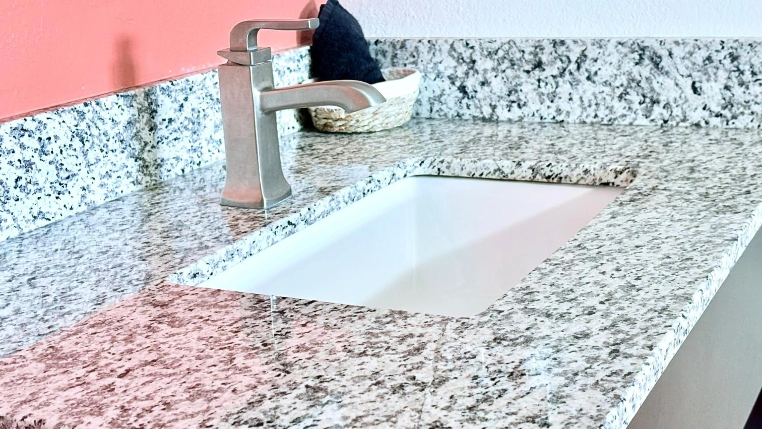 Bathroom in City Center Motel - Downtown Medford