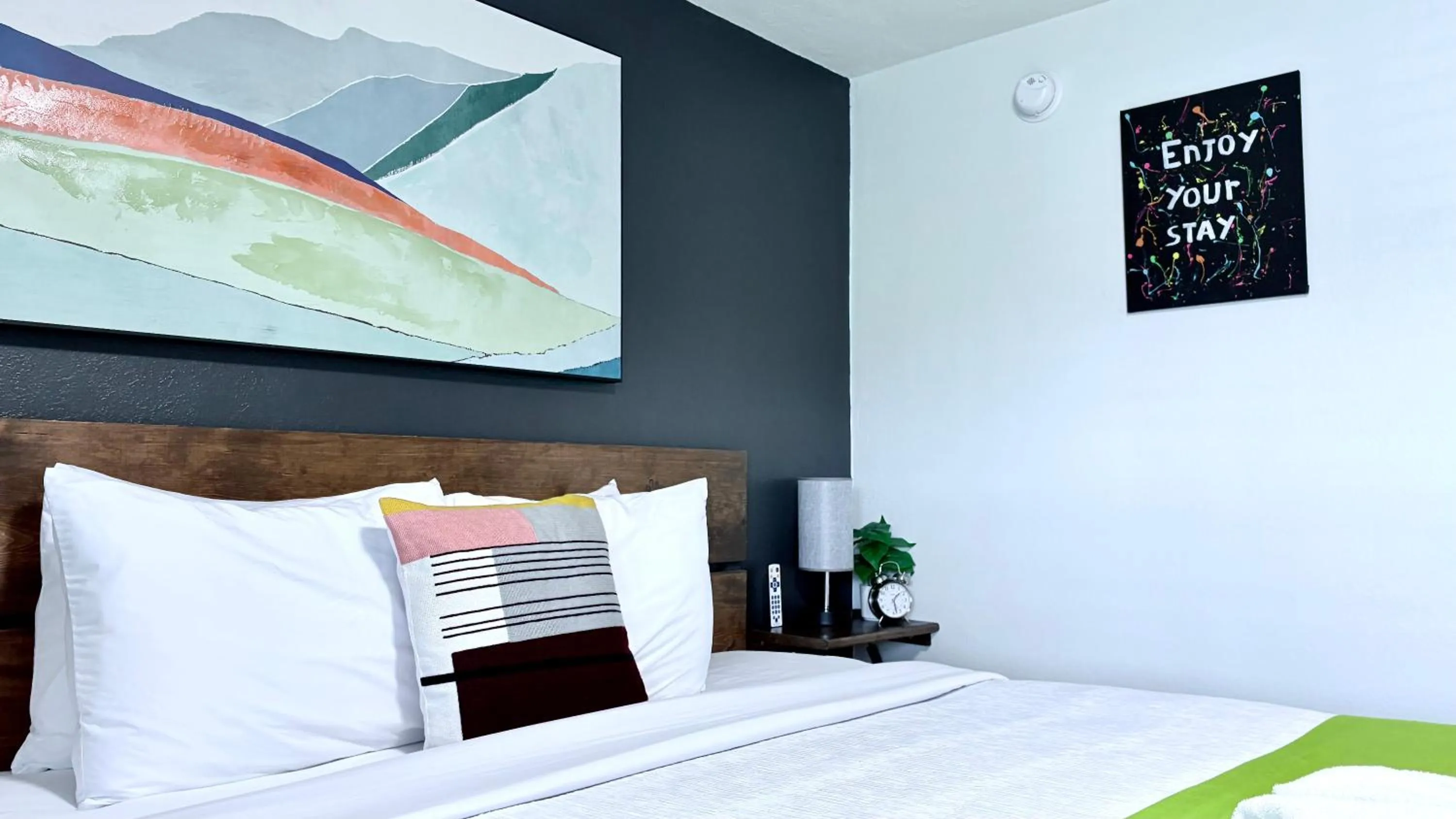 Bed in City Center Motel - Downtown Medford