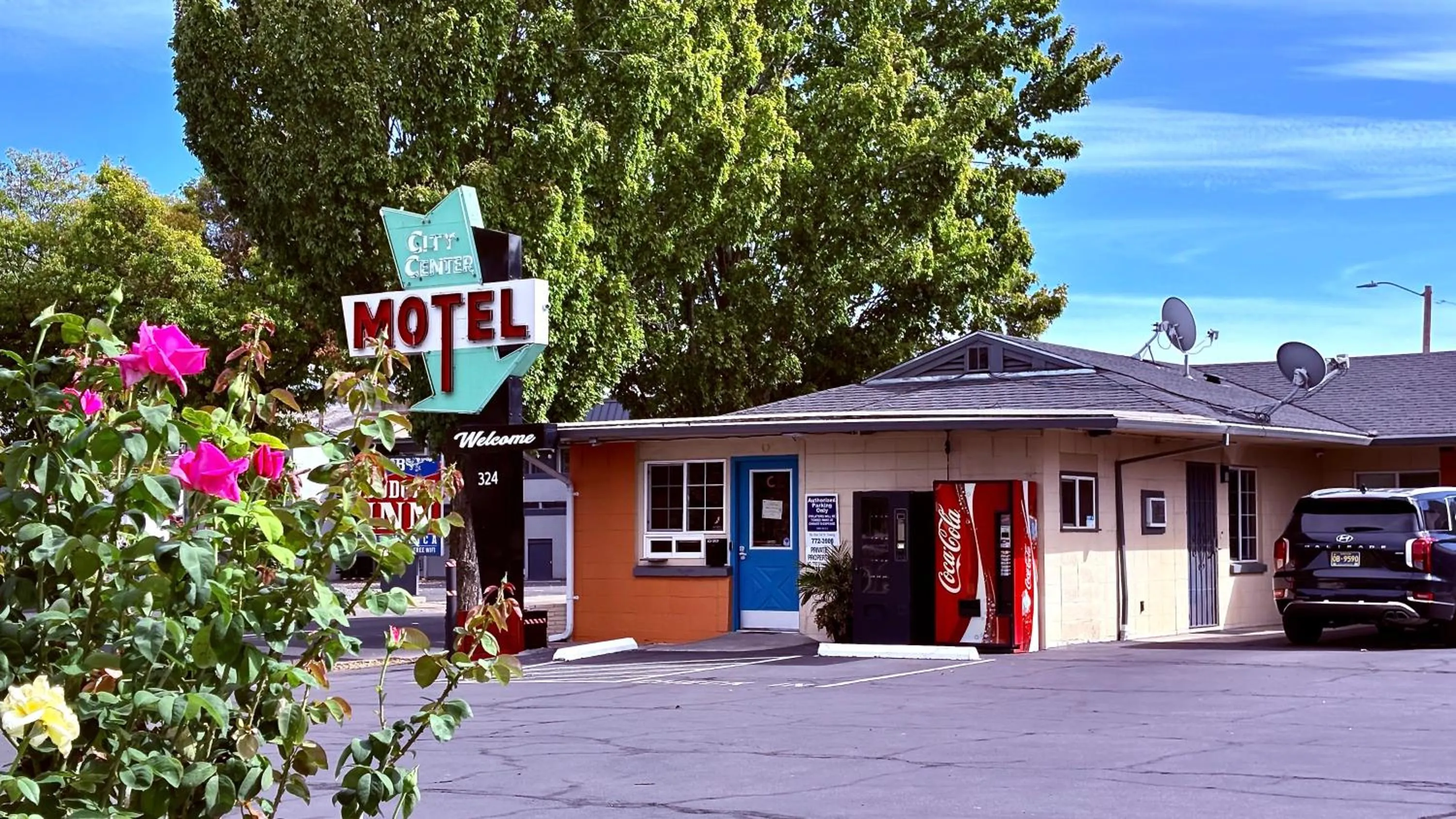 Property building in City Center Motel - Downtown Medford