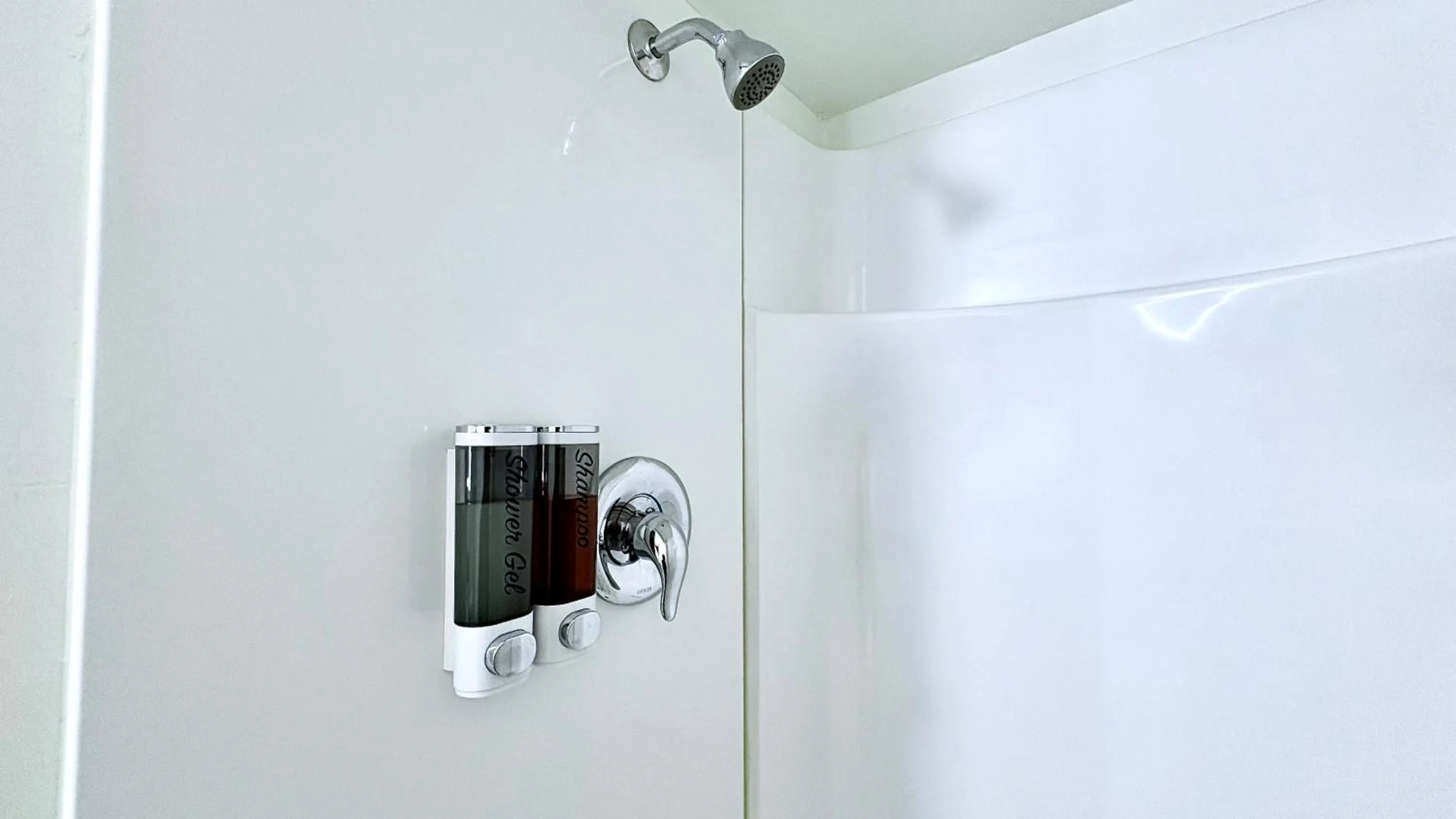 Shower in City Center Motel - Downtown Medford