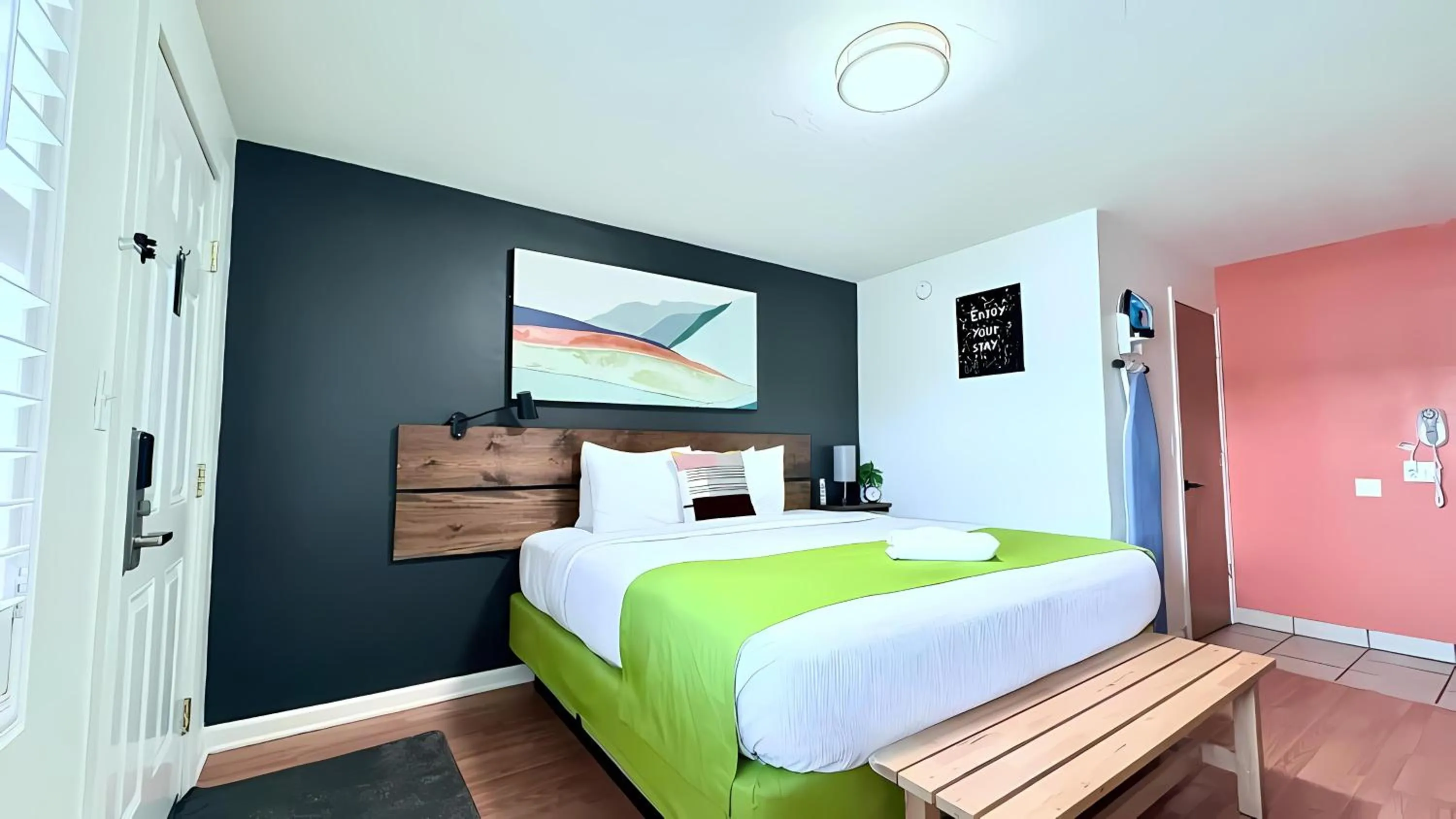 Bed in City Center Motel - Downtown Medford