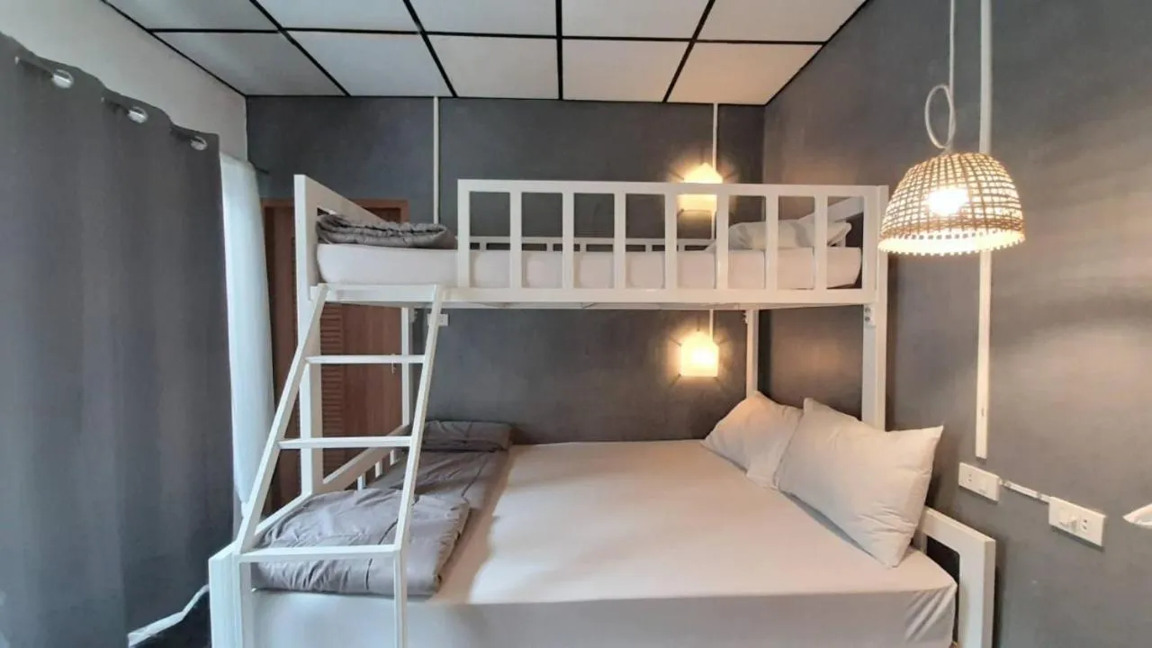 bunk bed, Bed in Lay Day