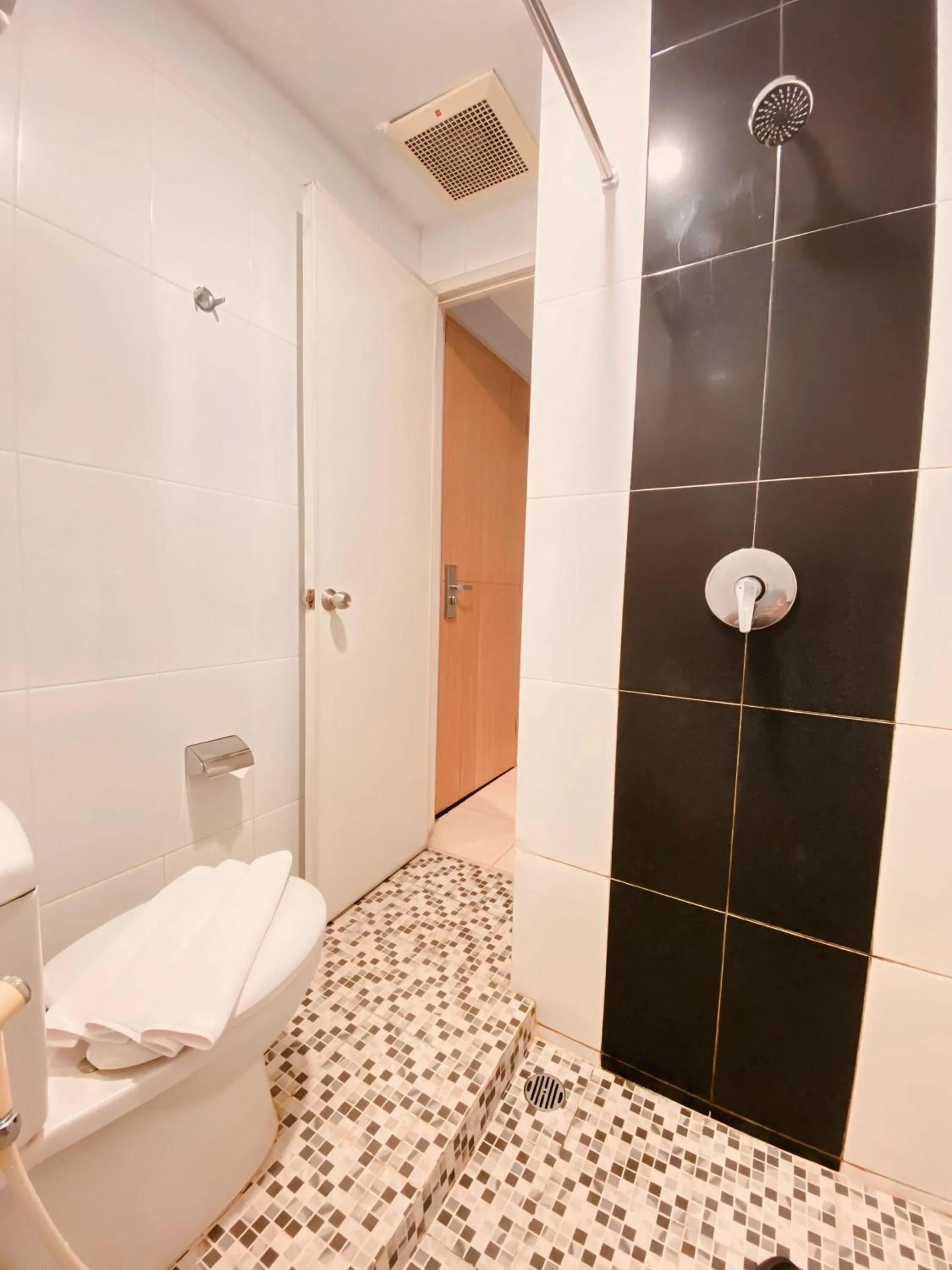 Bathroom in Studio One Thamrin Hotel