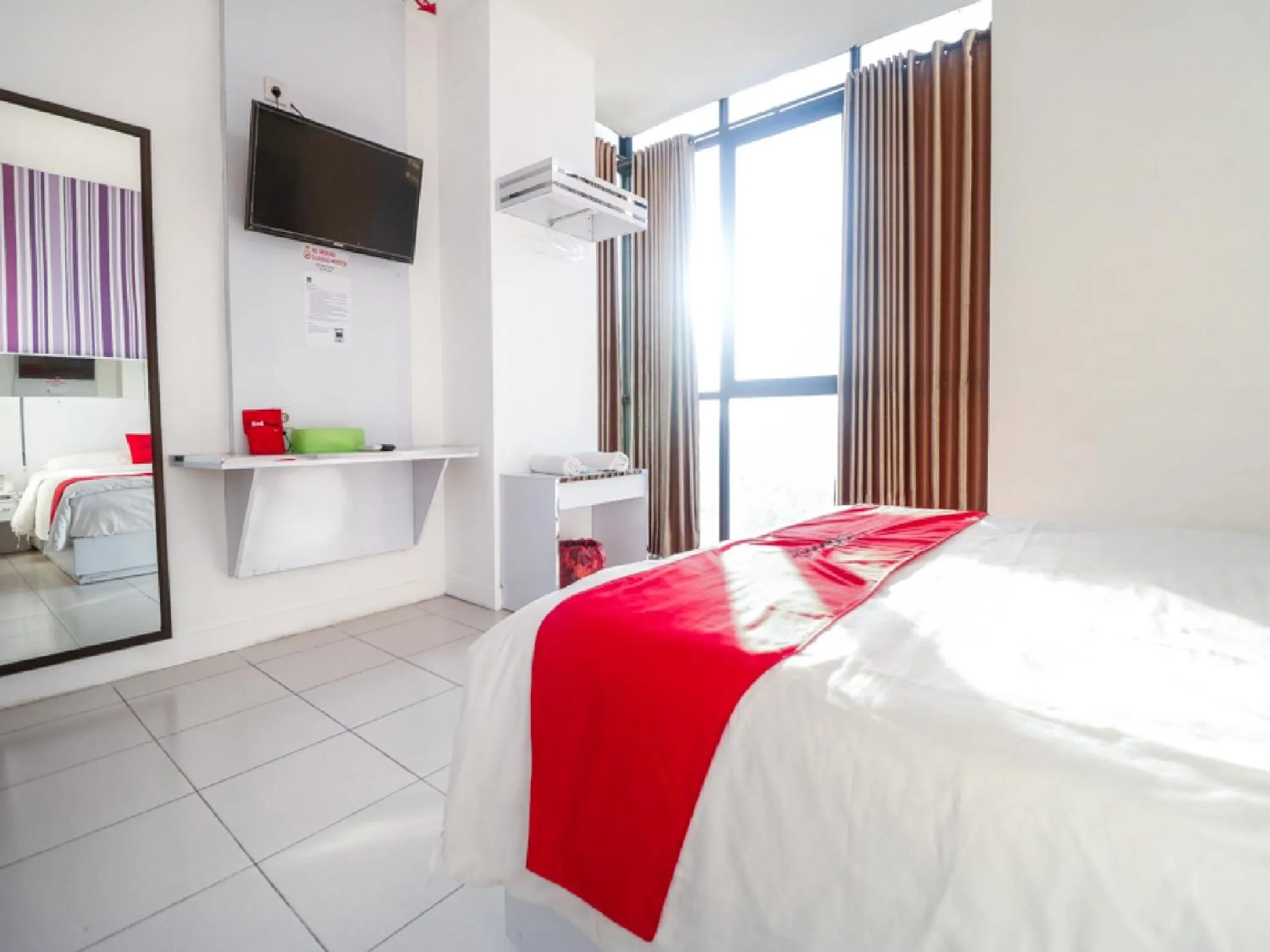 Bedroom, Bed in RedDoorz near Terminal Batu Ampar
