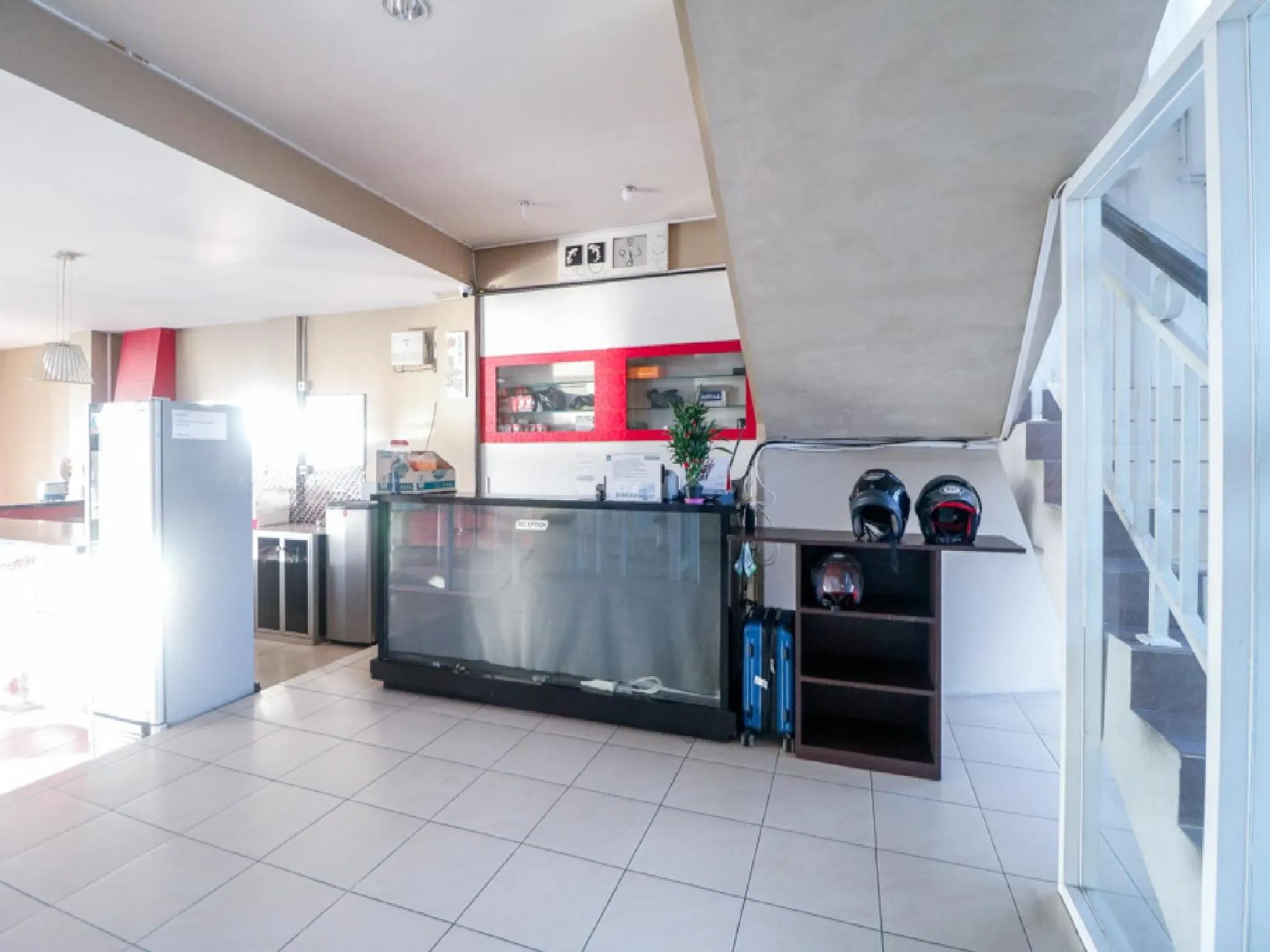 Area and facilities in RedDoorz near Terminal Batu Ampar