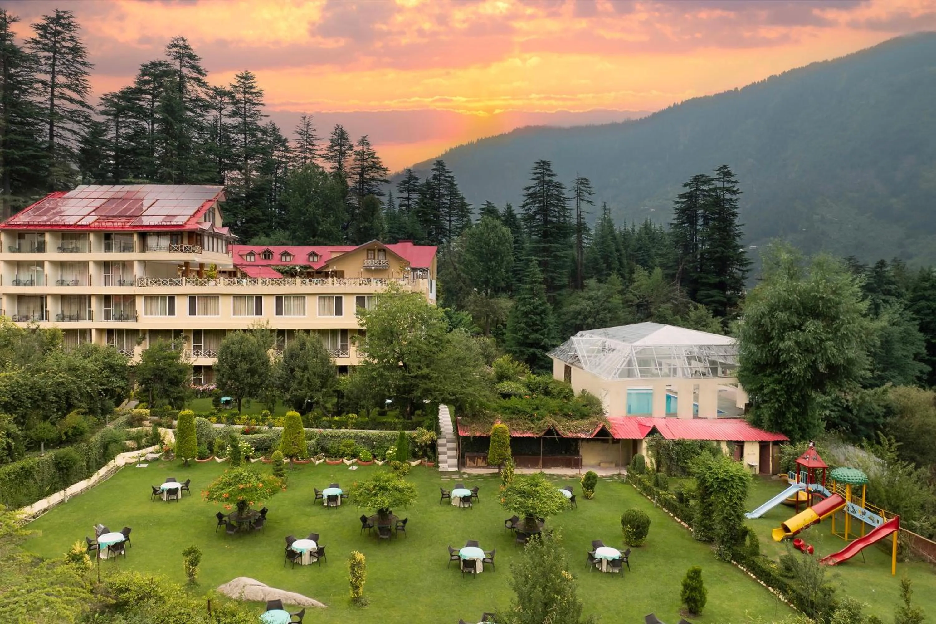 Facade/entrance in Snow Valley Resorts & Spa Manali