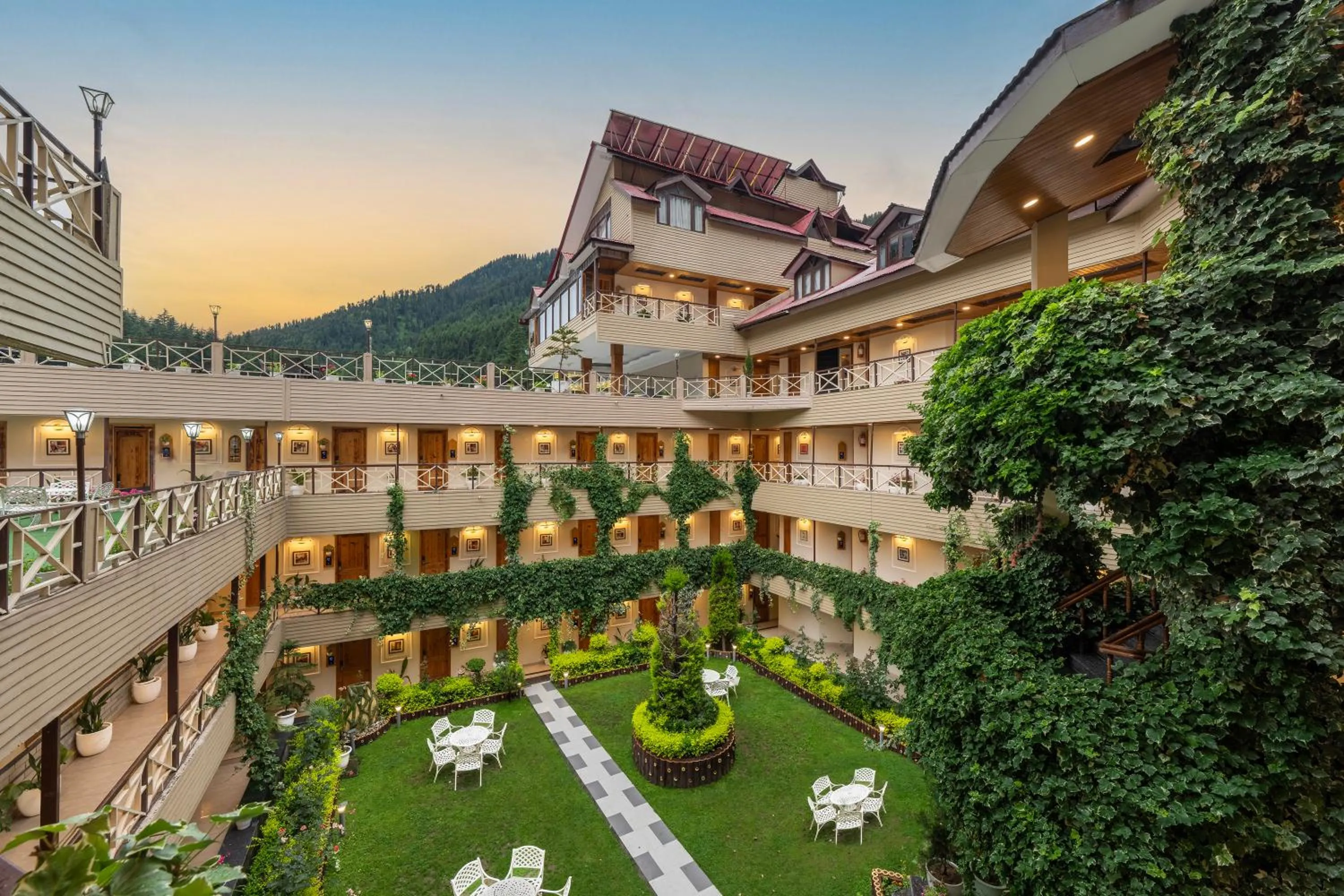 Garden in Snow Valley Resorts & Spa Manali