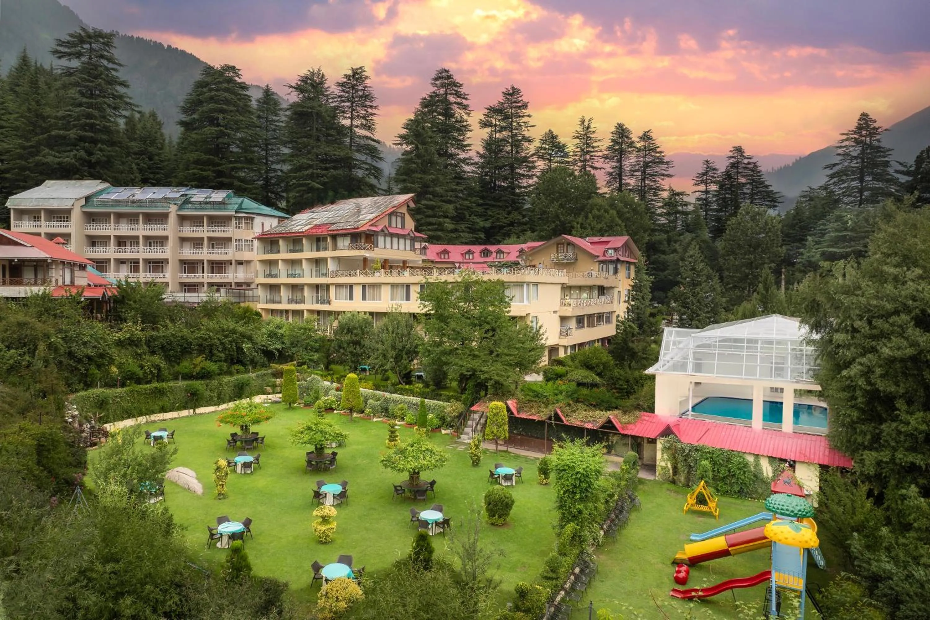 Facade/entrance in Snow Valley Resorts & Spa Manali