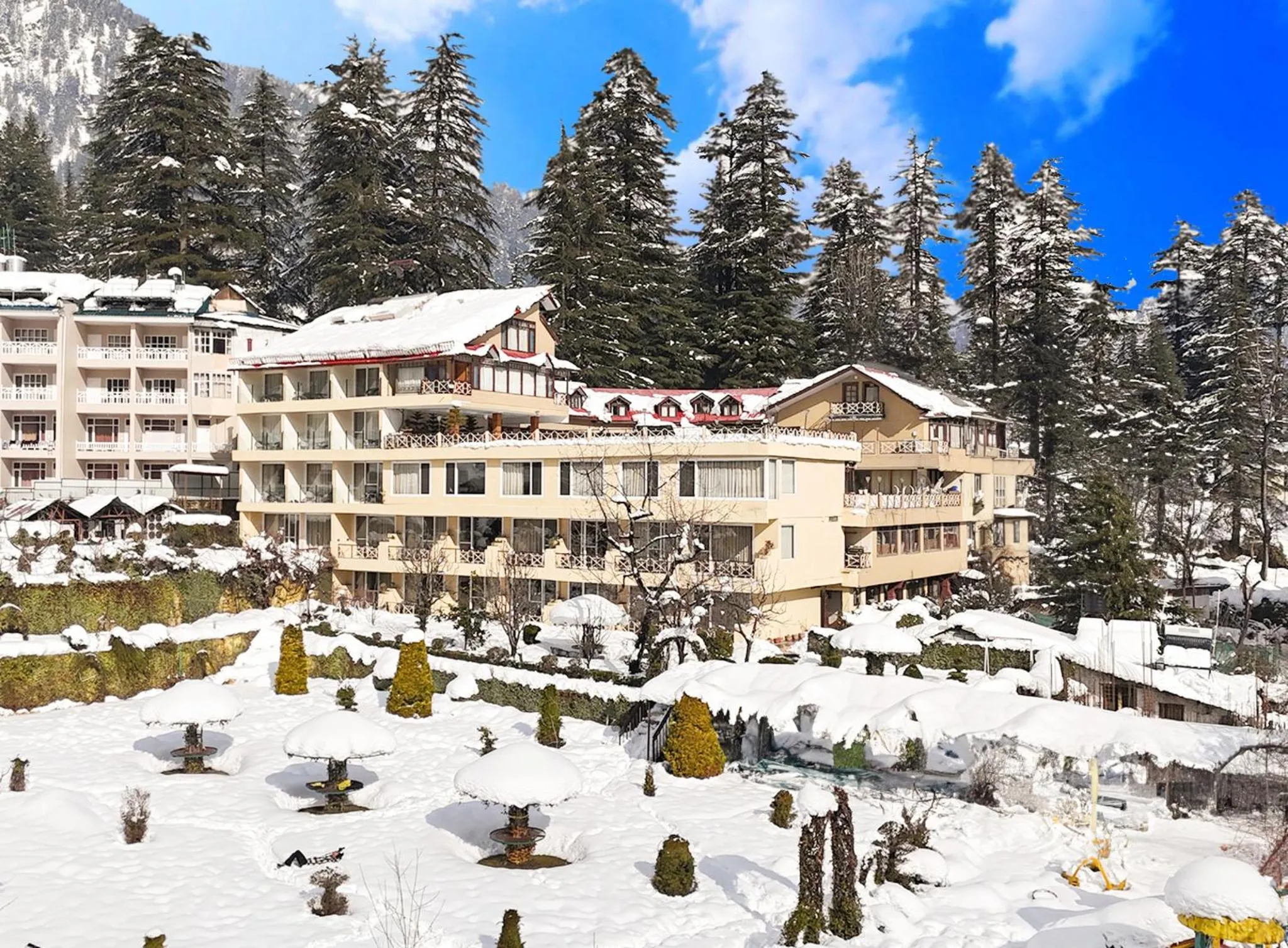 Property building in Snow Valley Resorts & Spa Manali