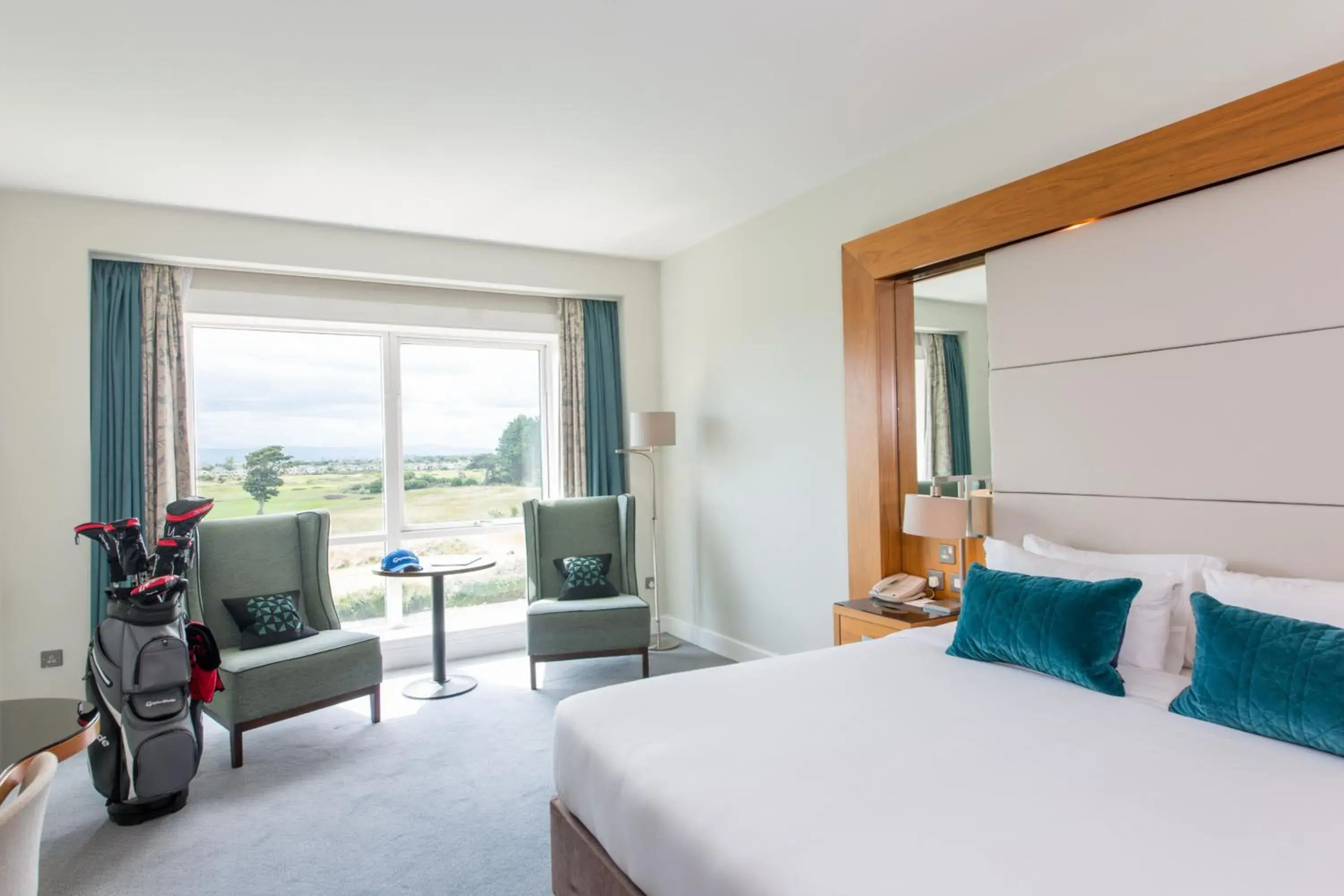 Deluxe King with Golf View in Portmarnock Resort & Jameson Golf Links Deluxe King with Golf View in Portmarnock Resort & Jameson Golf Links
