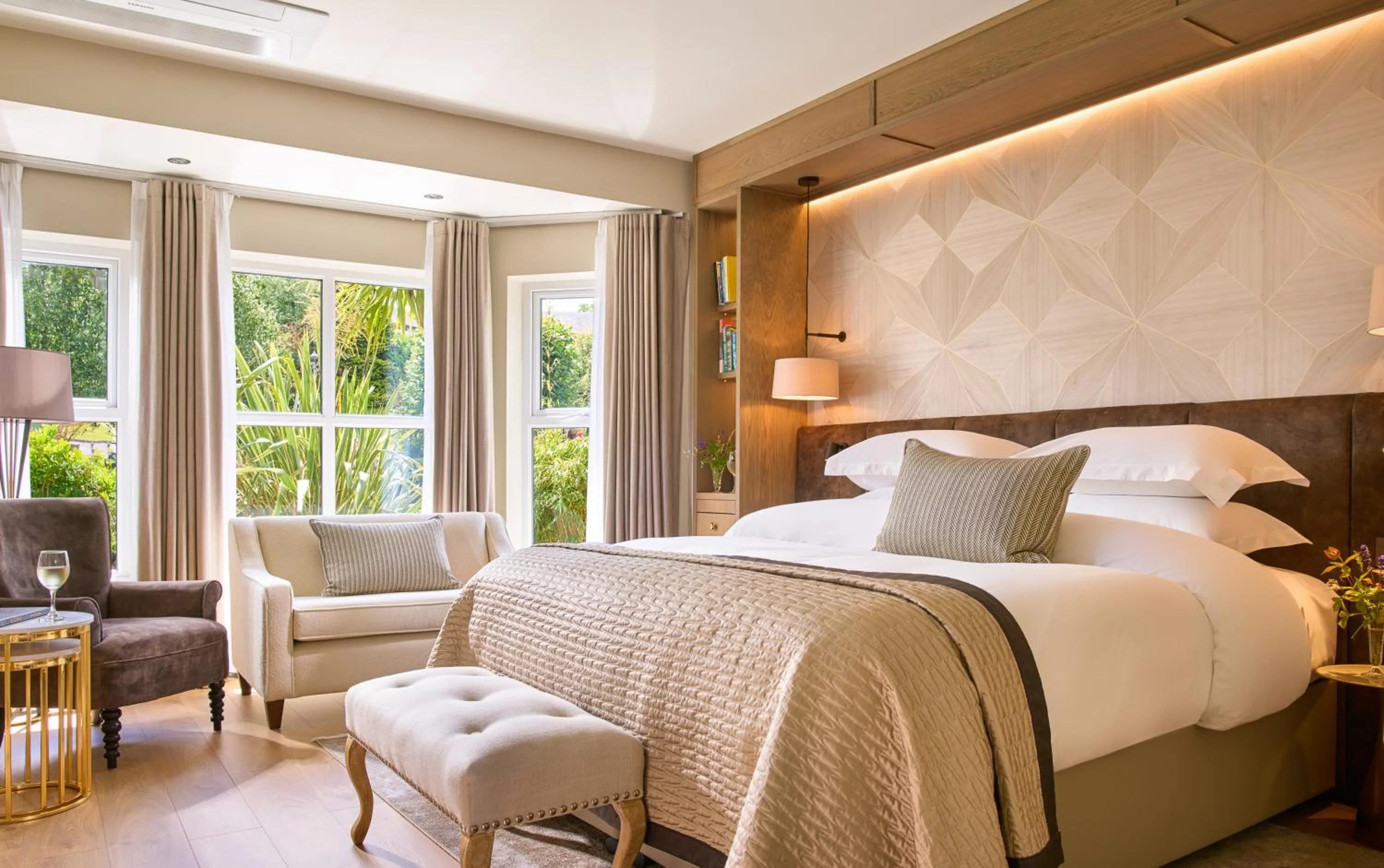 Bed in Brook Lane Hotel